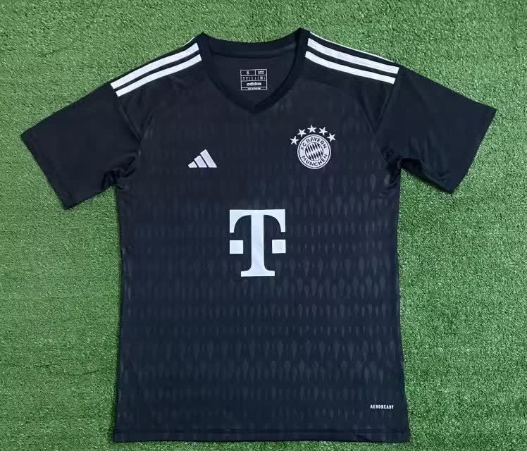 23/24 Bayern goalkeeper