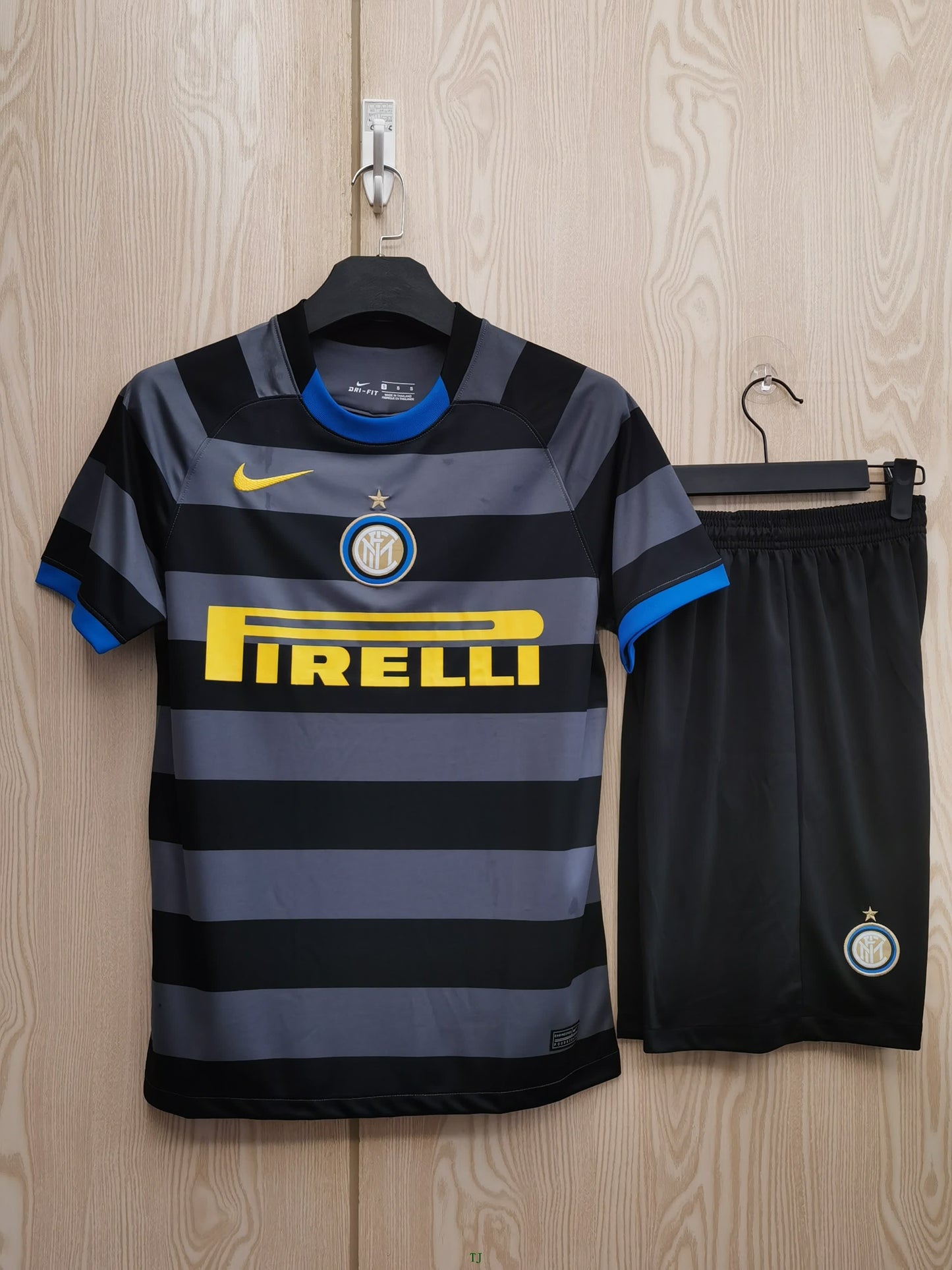 20/21 Inter Milan Second away
