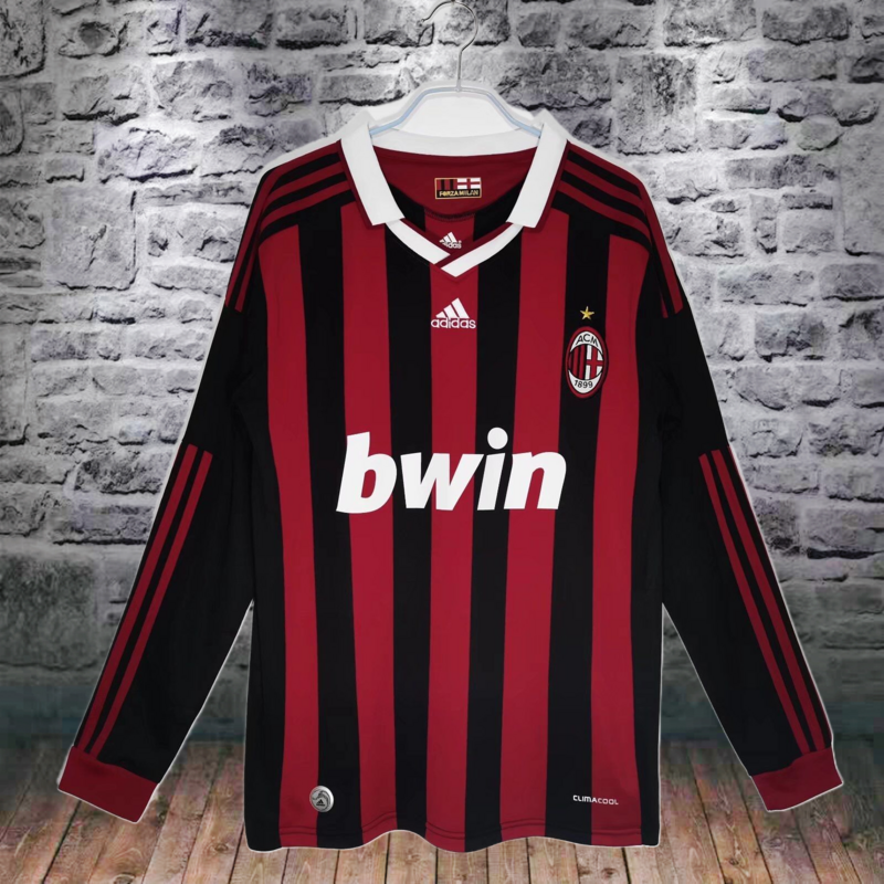 Long sleeved: 2009/10 AC Milan Home