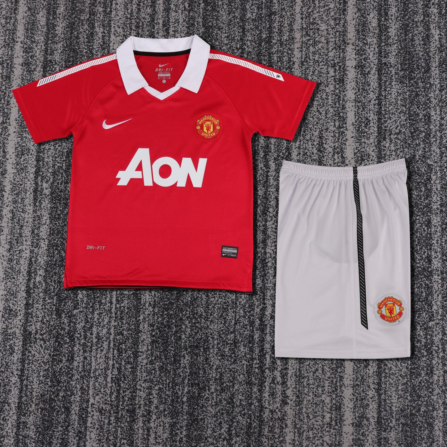 Retro Kids 10/11 Manchester United home size: 16-28