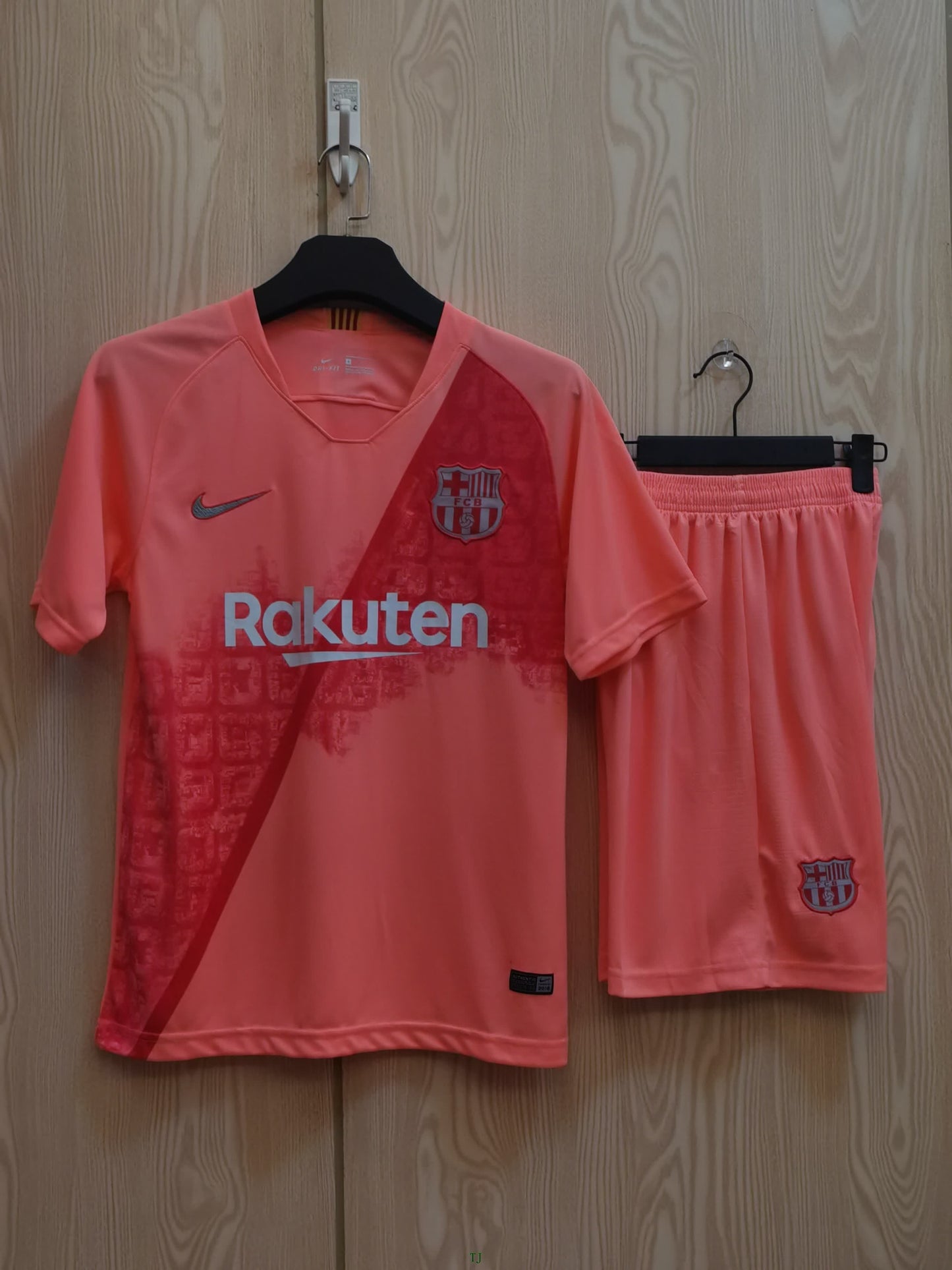 18/19 Barcelona Second away