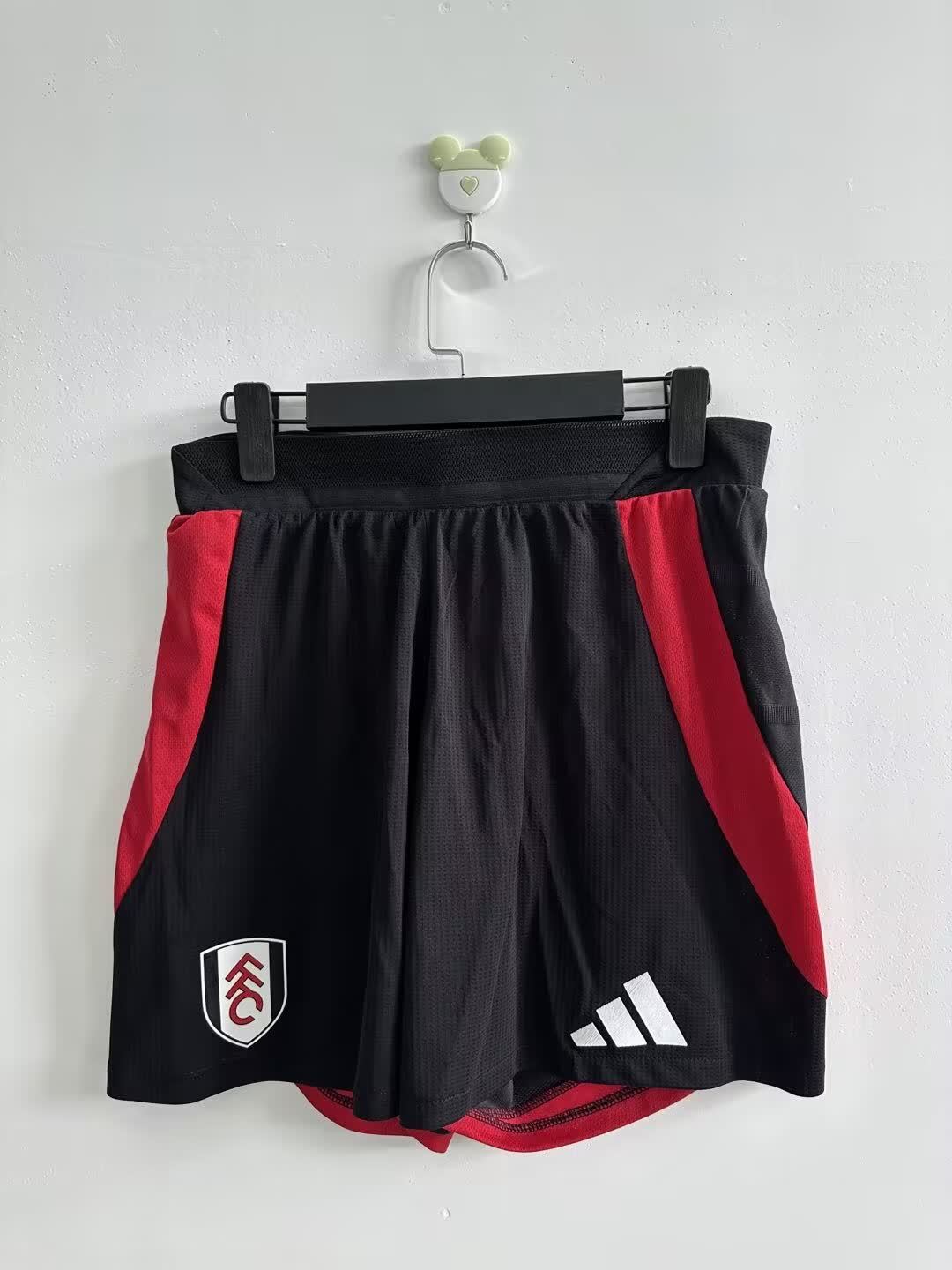 24/25 Fulham home player shorts S-XXL