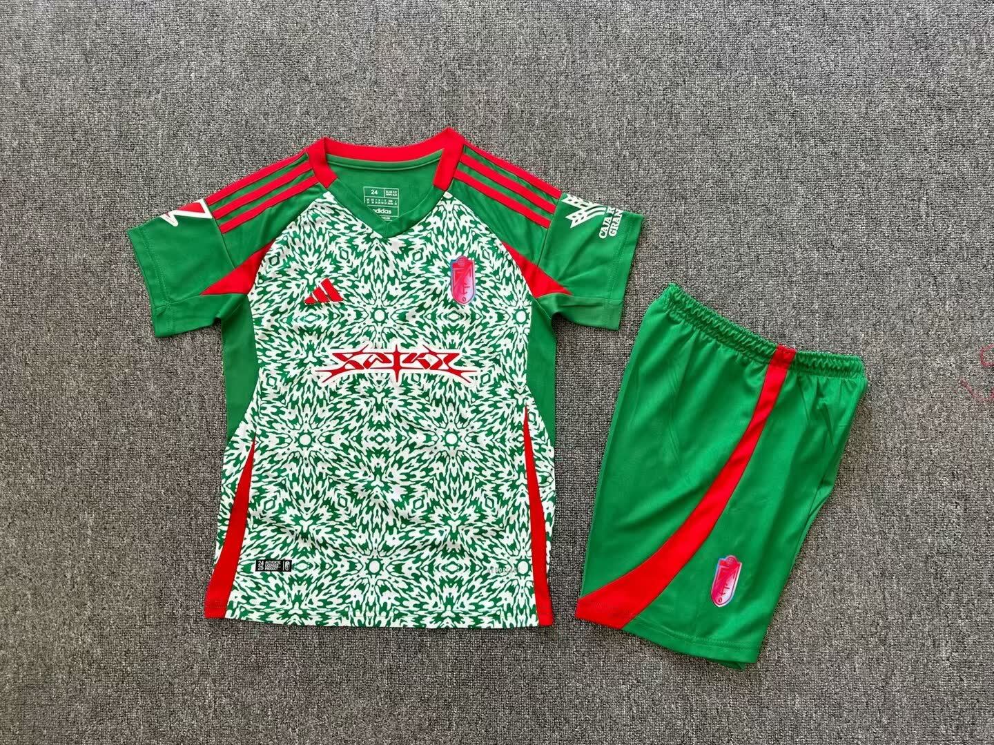 24/25 Kids Granada Second away Size: 16-28