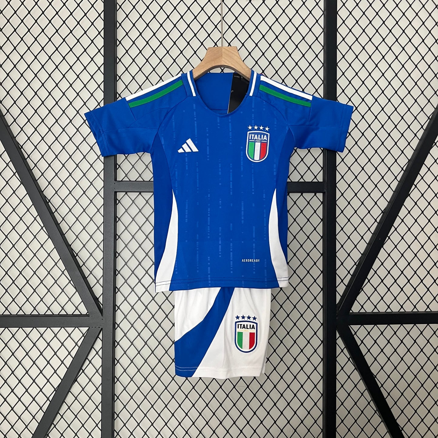 24/25 Kids Italy Home Size: 16-28