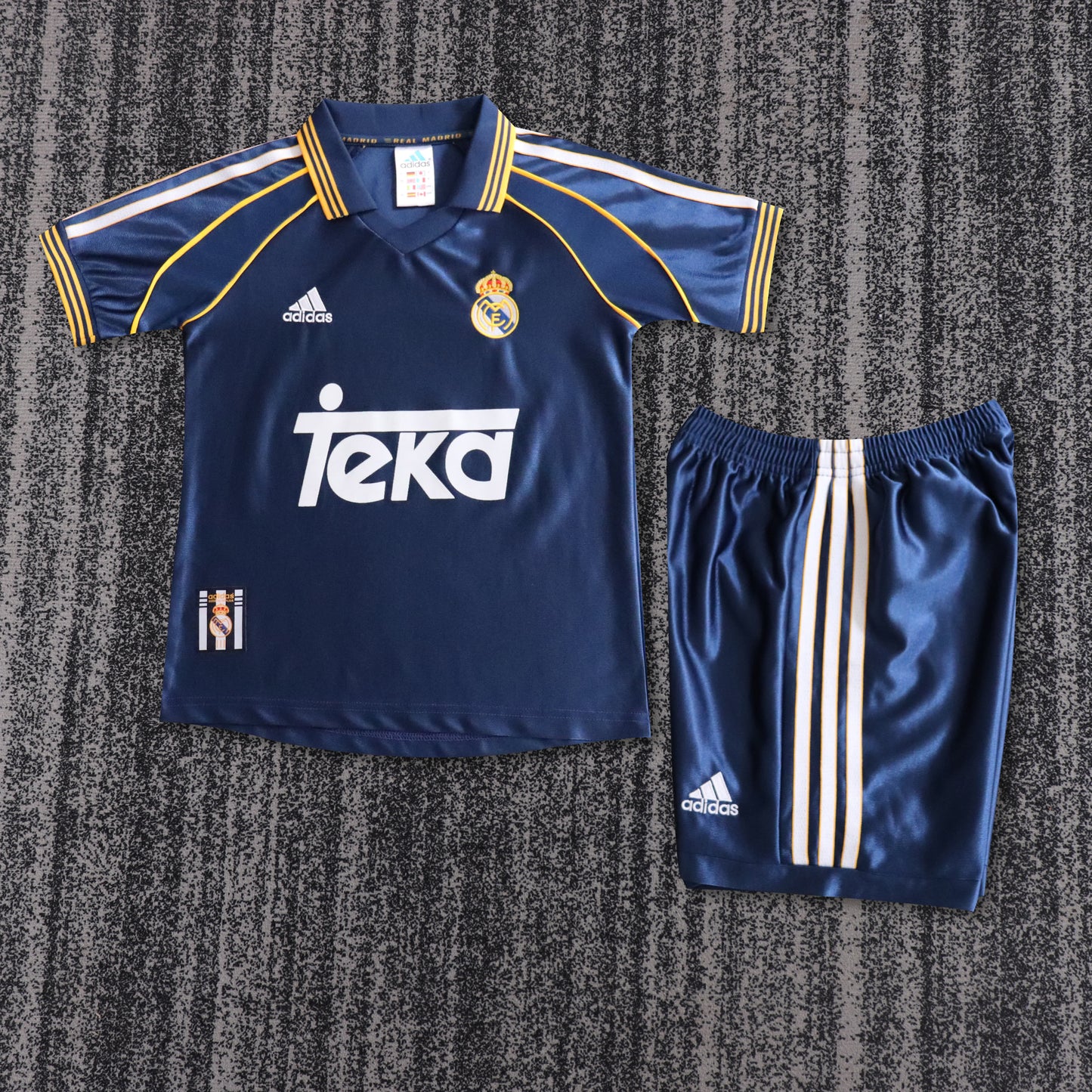 Retro Kids 1998/00 Real Madrid Second away Size: 16-28