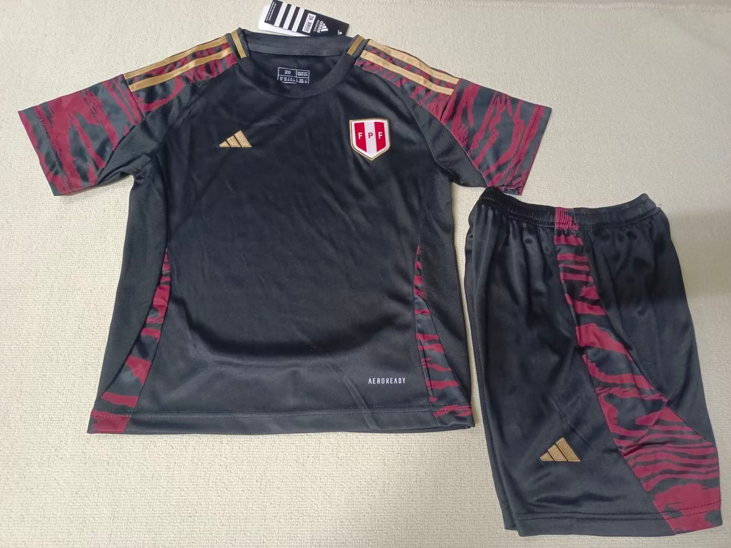 24/25 Kids Peru away Size: 16-28