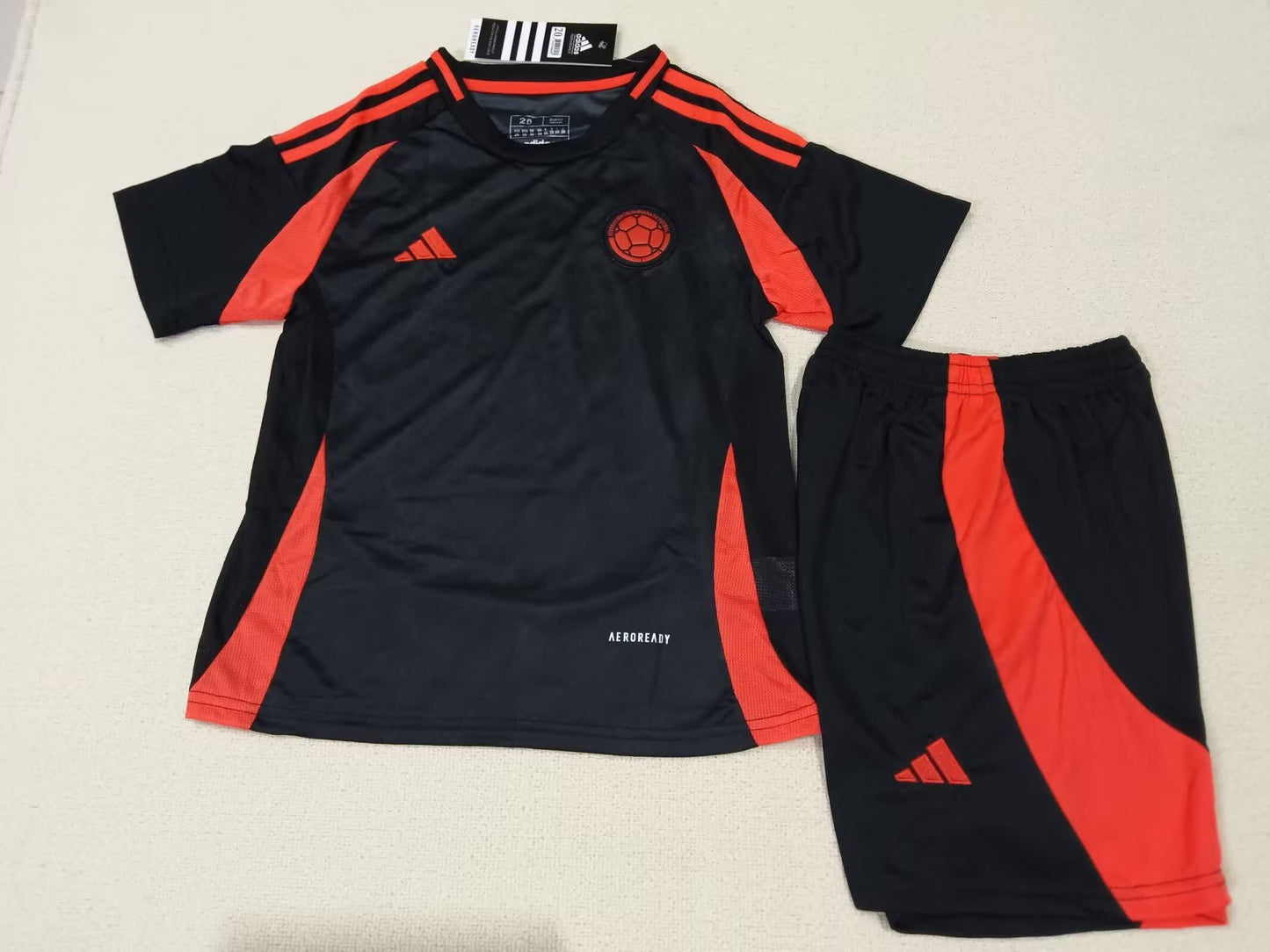 24/25 Kids Colombia away Size: 16-28