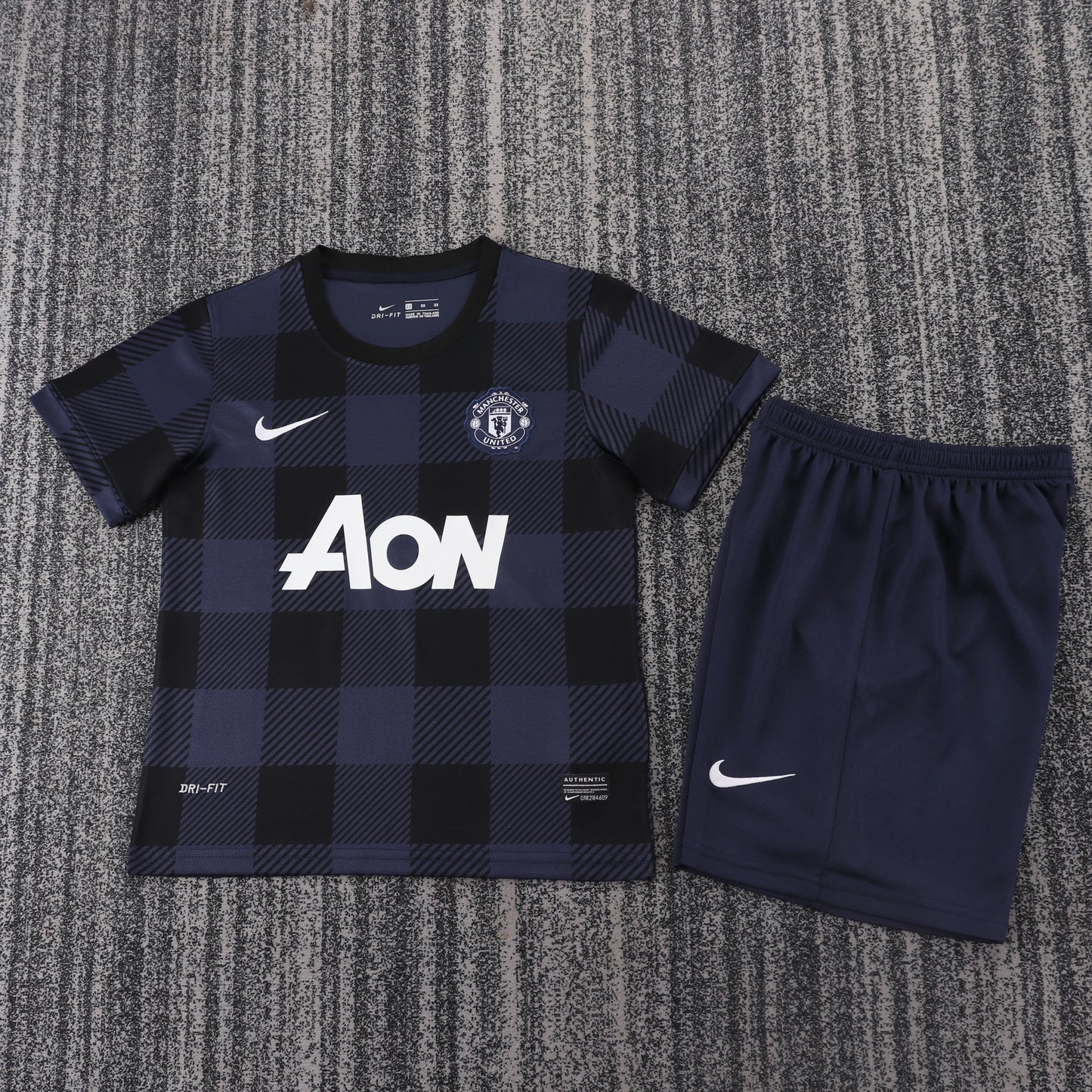 Retro Kids 2013/14 Manchester United away size: 16-28