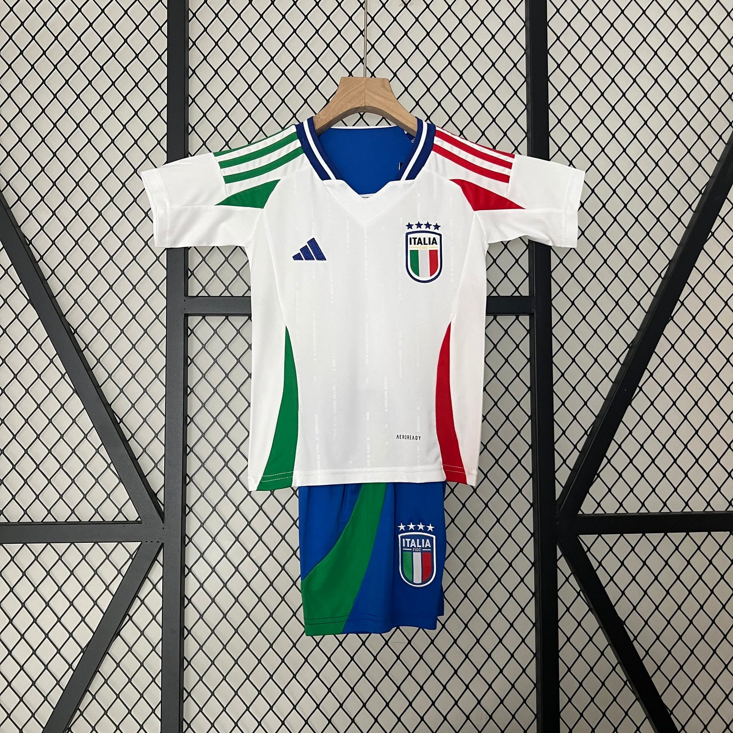 24/25 Kids Italy away Size: 16-28