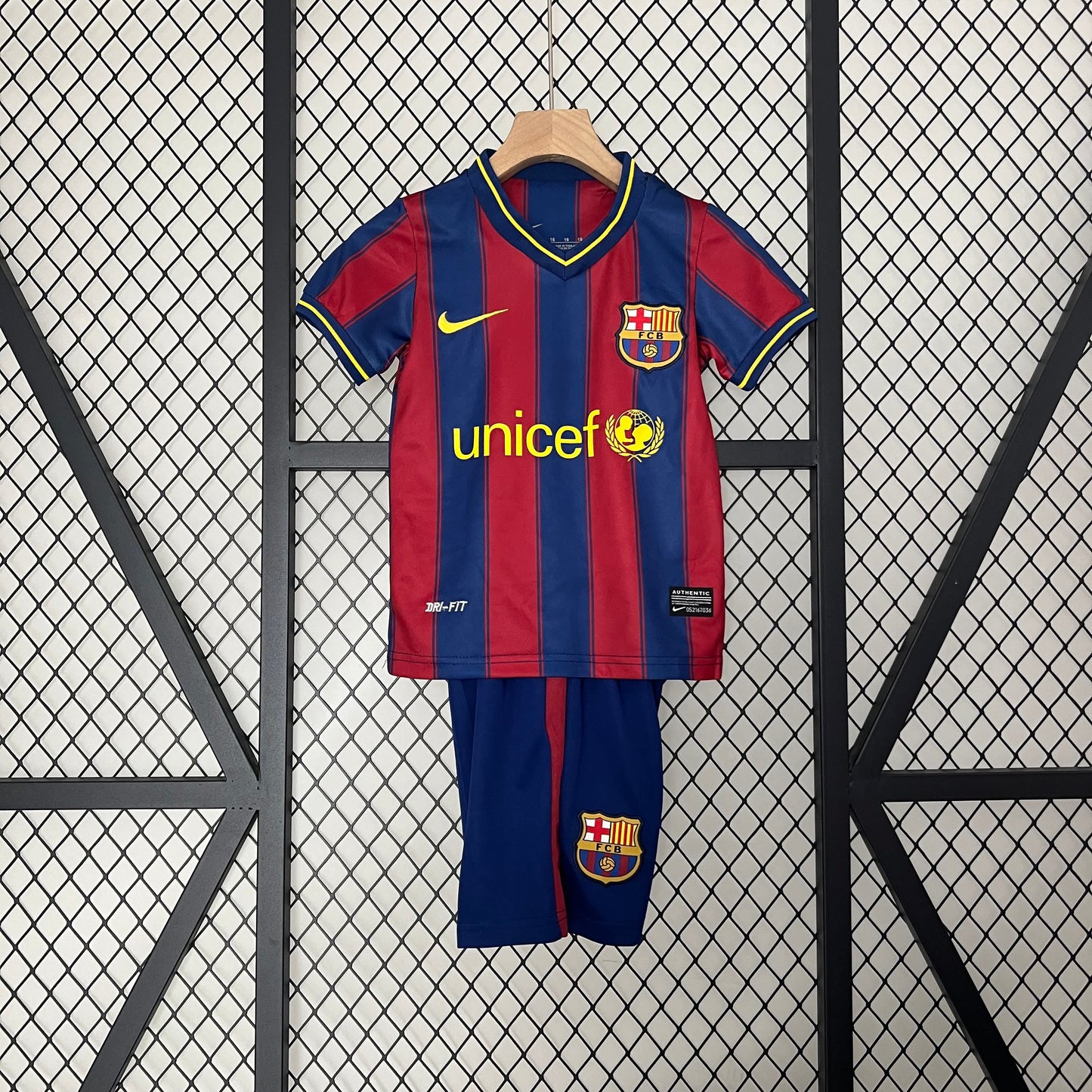 Kids # 2009/10 Retro Barcelona Home