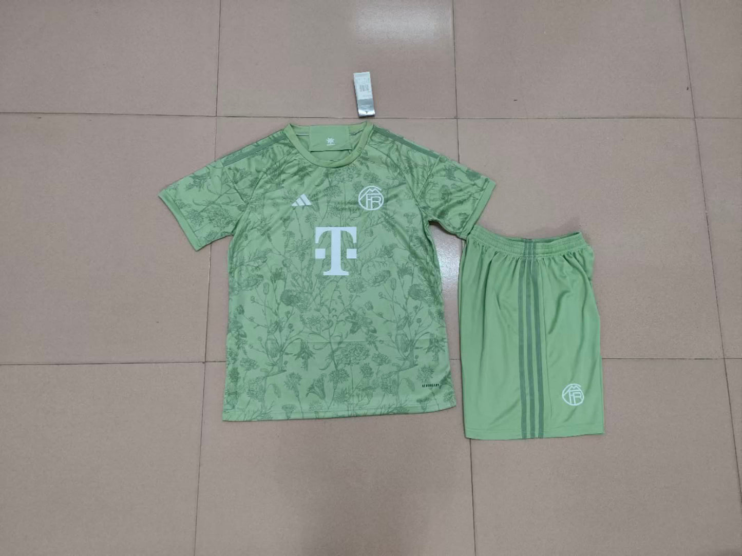 23/24 Bayern Green Beer Edition Set