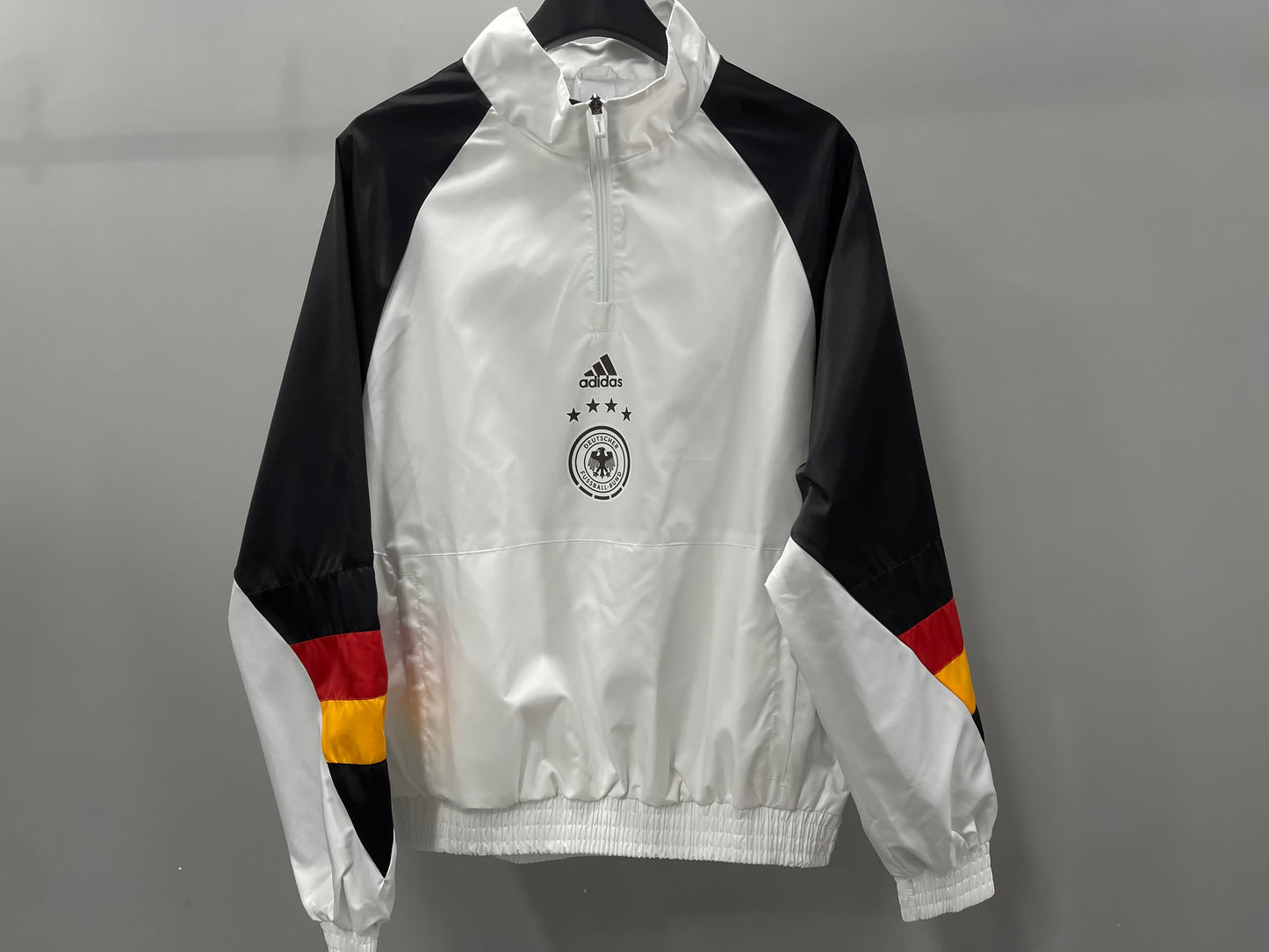 23 Season Germany Half Pull Windbreaker