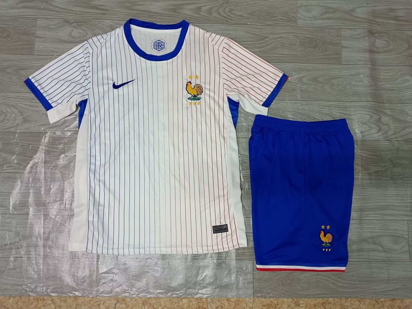 24/25 France away set