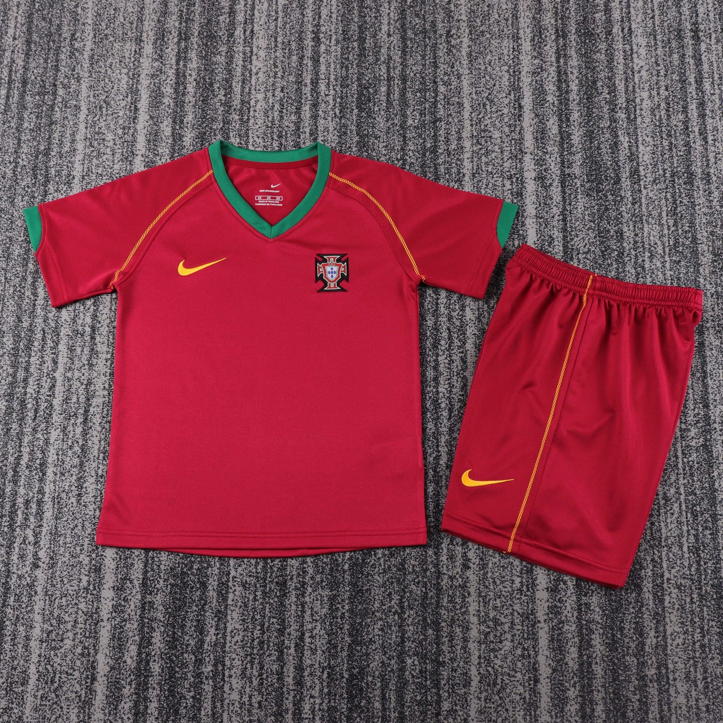 Retro Kids 2006 Portugal home size: 16-28