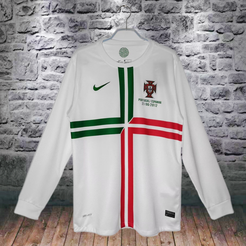 Long sleeved: 2012/13 season Portugal away