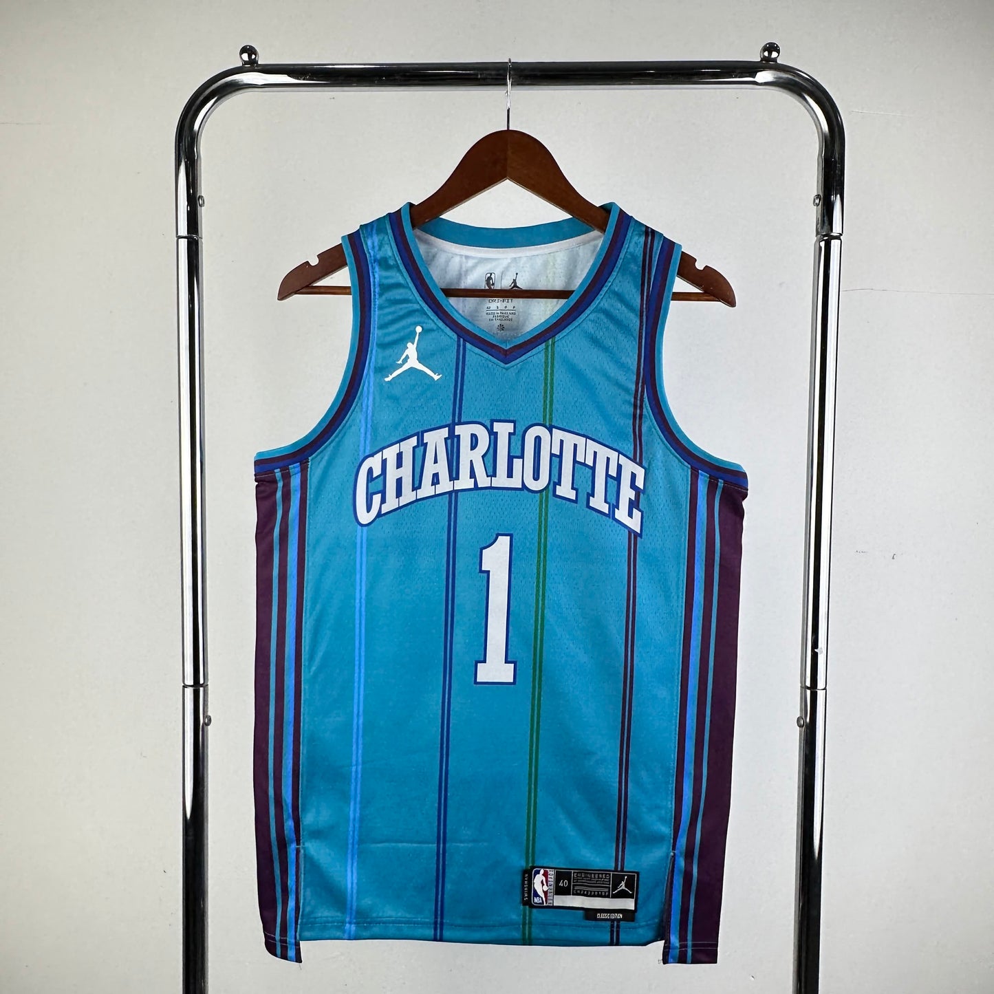 24 Season Hornets Retro 1 # Ball
