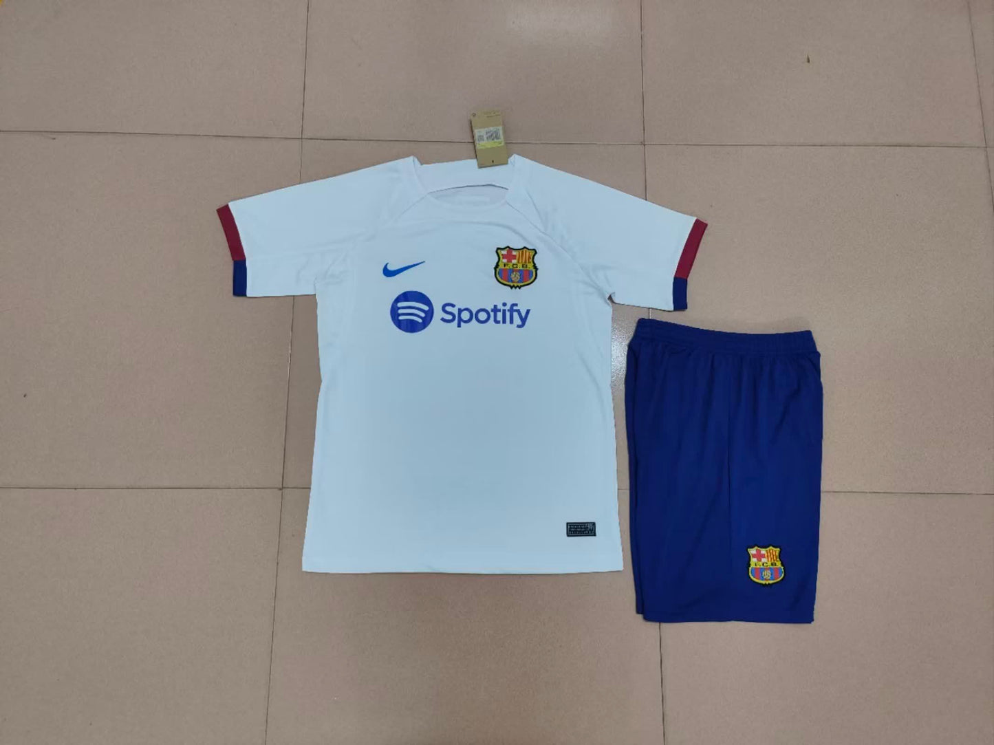23/24 Barcelona away set