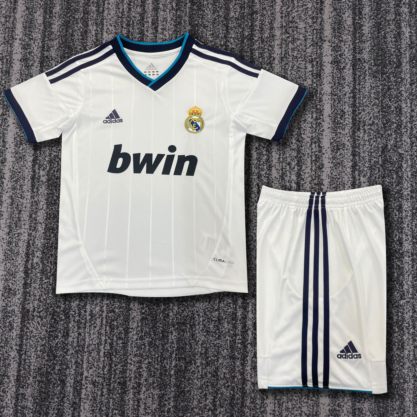 Retro Kids 12/13 Real Madrid home size: 16-28