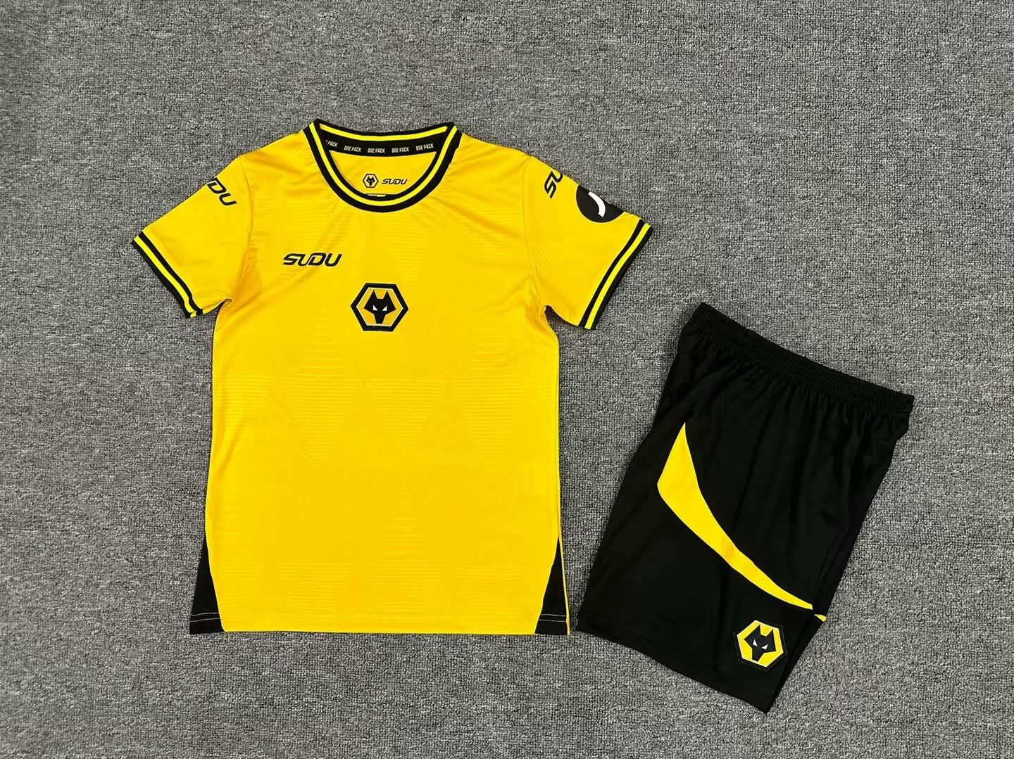 24/25 Kids Wolverhampton Wanderers Home Size: 16-28