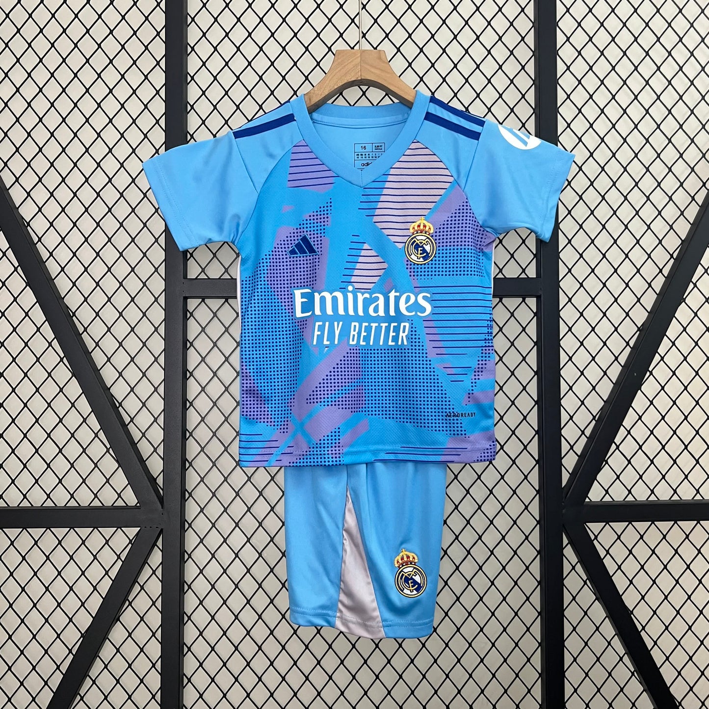 24/25 Kids Real Madrid goalkeeper blue Size: 16-28
