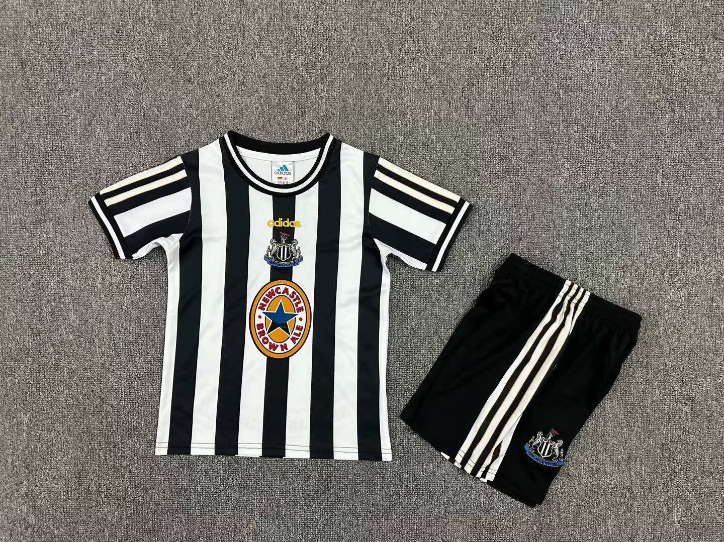 Retro Kids 97/99 Newcastle home size: 16-28