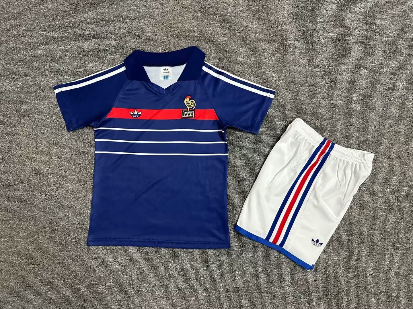 Retro Kids 1982/84 France home size: 16-28