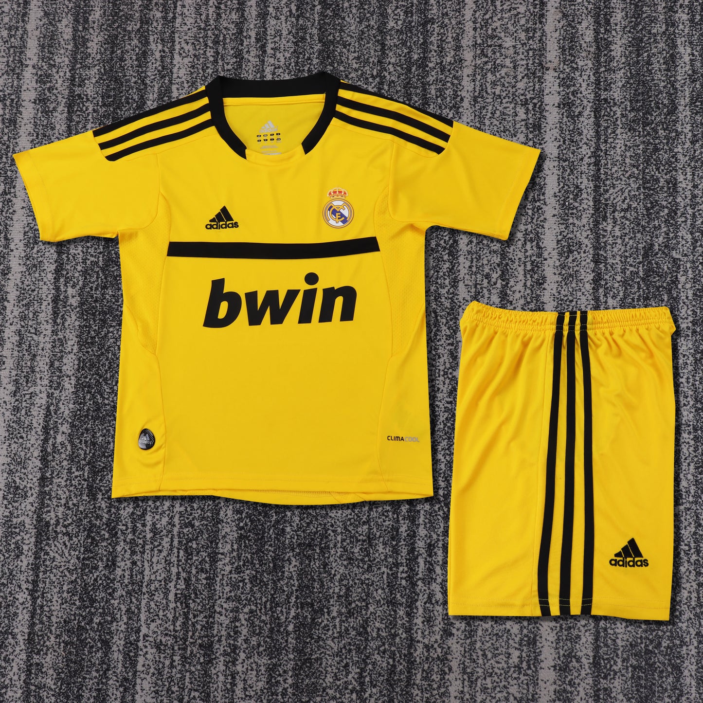 Retro Kids 2011/12 Real Madrid yellow goalkeeper Size 16-28
