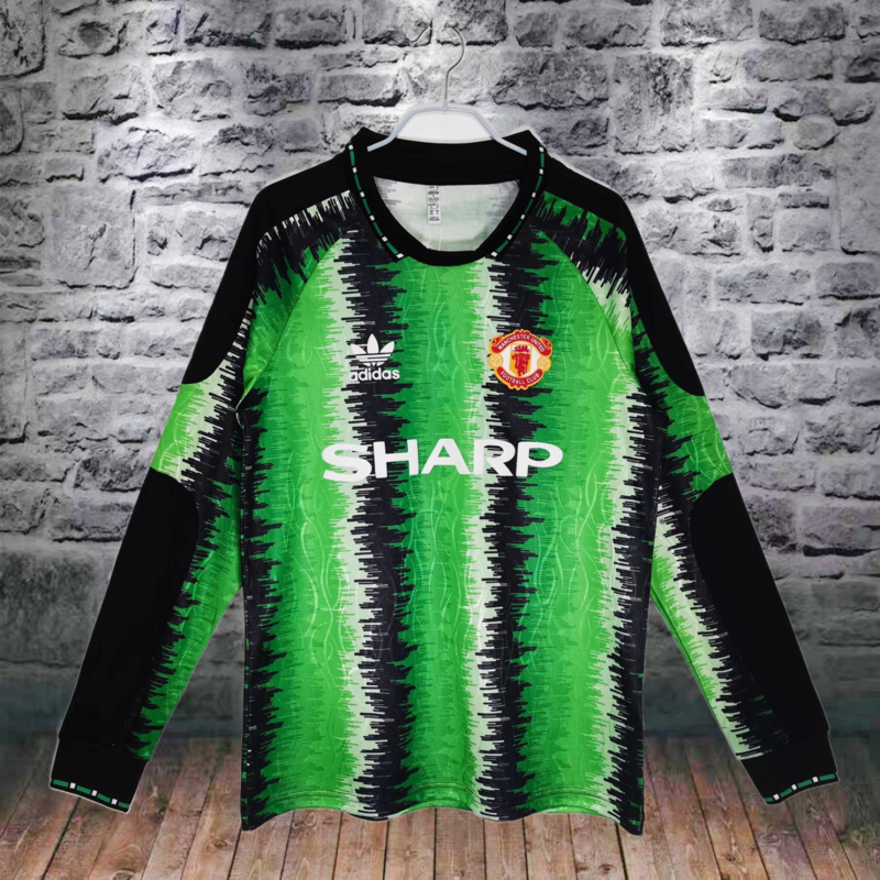 Long sleeved: 1990/91 Manchester United goalkeeper green