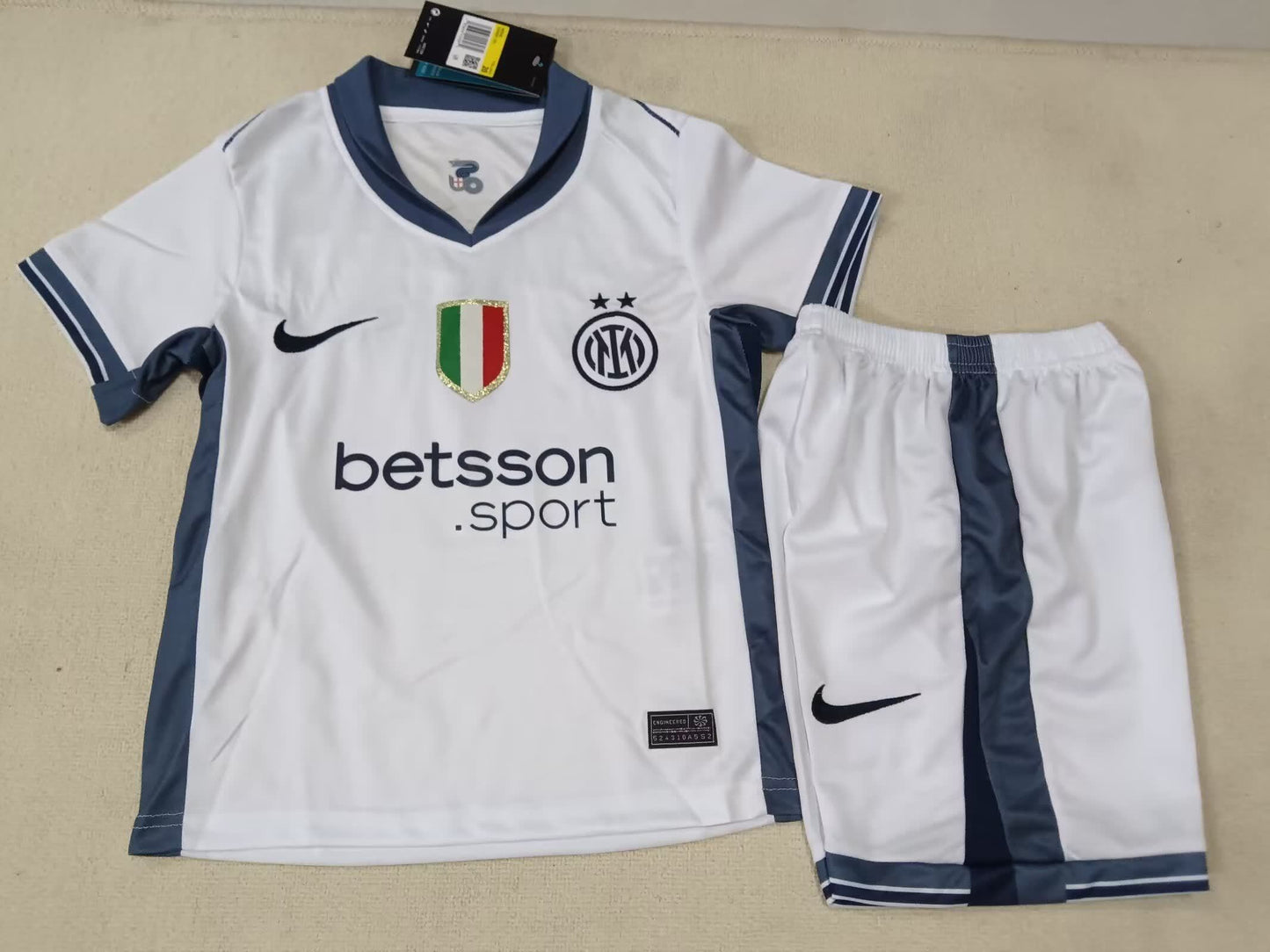 24/25 Kids Inter Milan away Size: 16-28