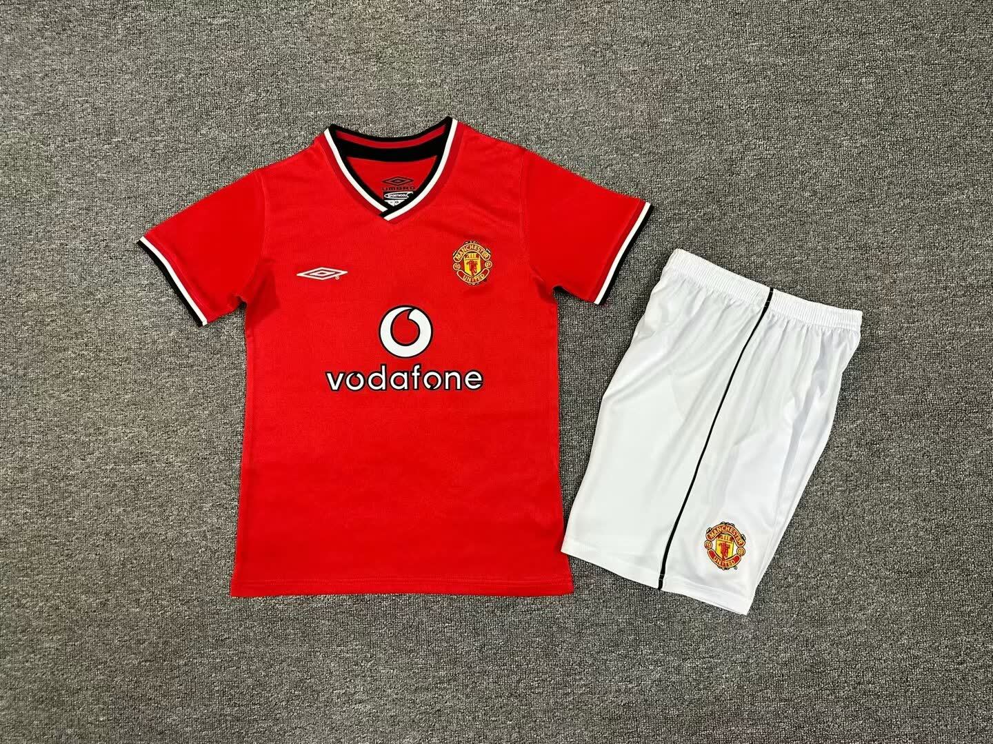 Retro Kids 00/02 Manchester United Home Size: 16-28