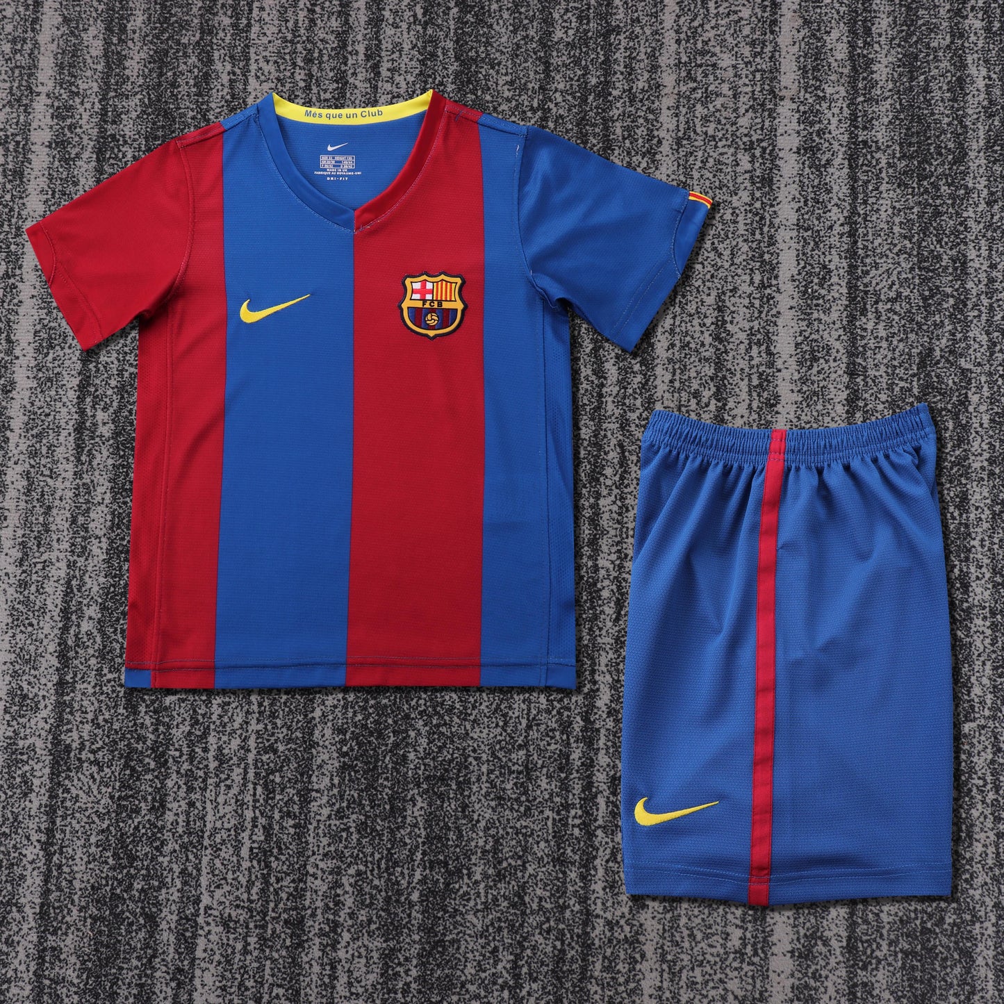 Retro Kids 2006/07 Barcelona home Size16-28