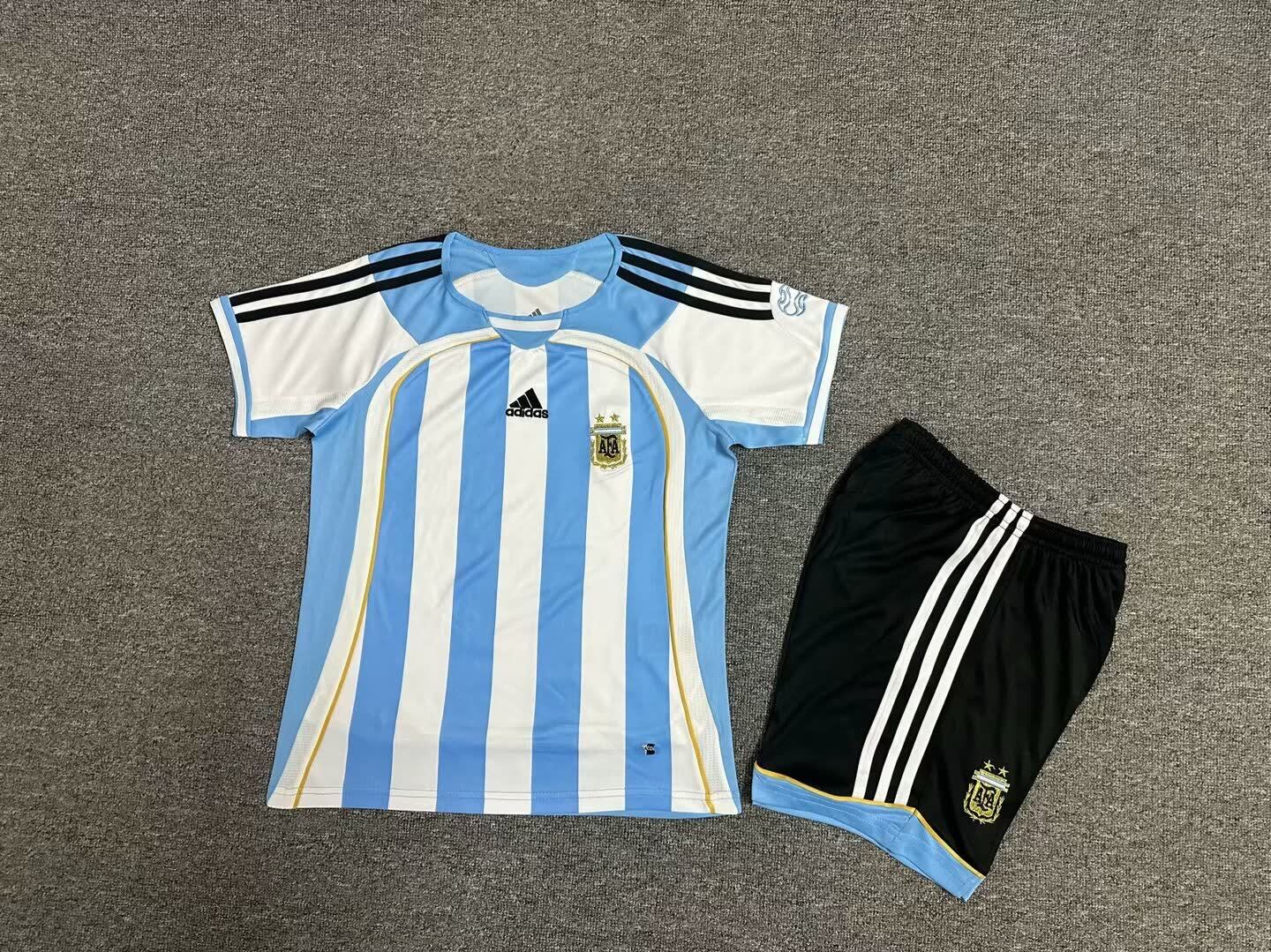 Retro Kids 2006 Argentina home size: 16-28