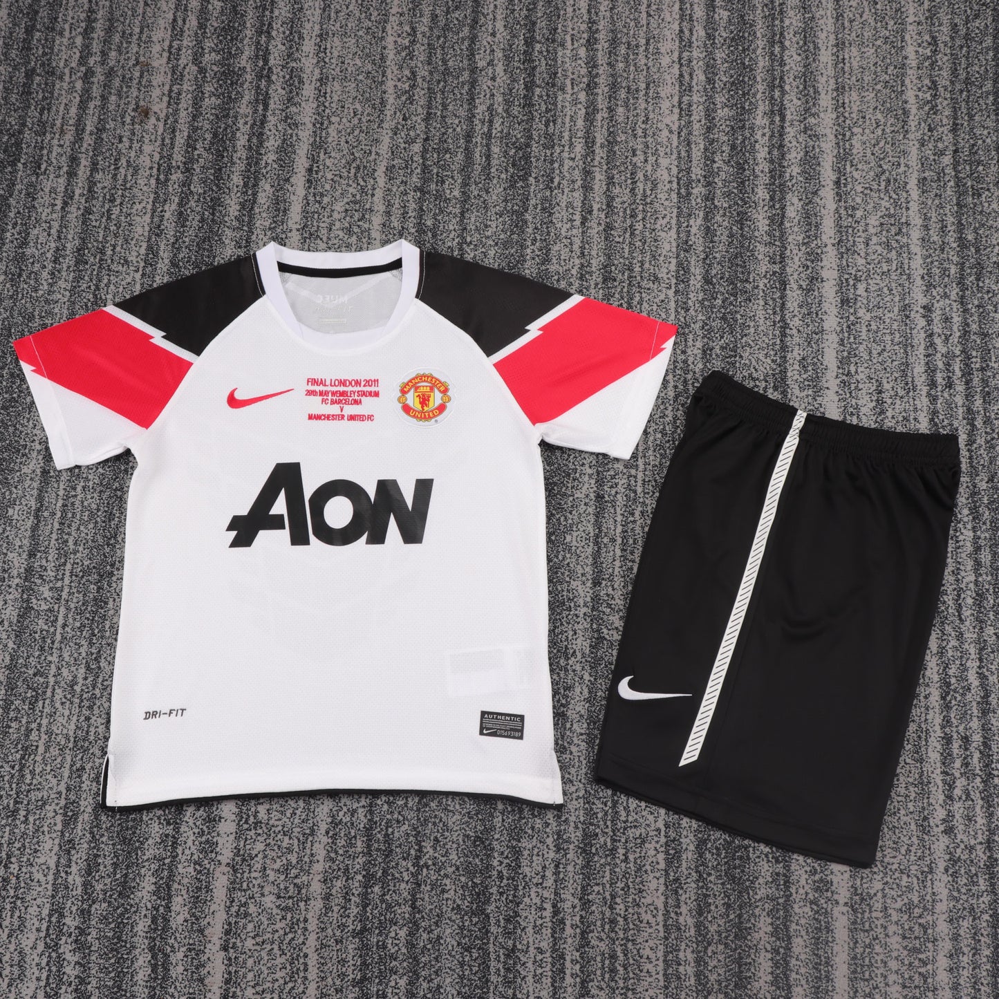 Retro Kids 11/12 Manchester United away size: 16-28