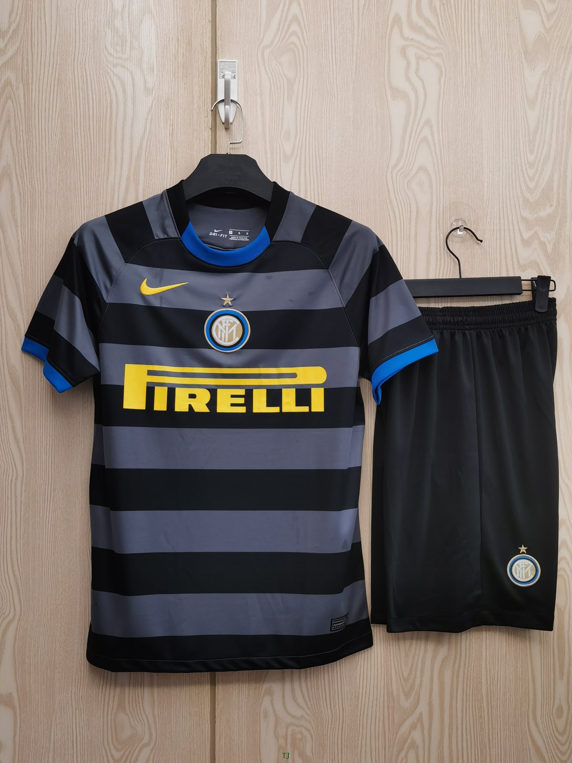 20/21 Inter Milan Second away