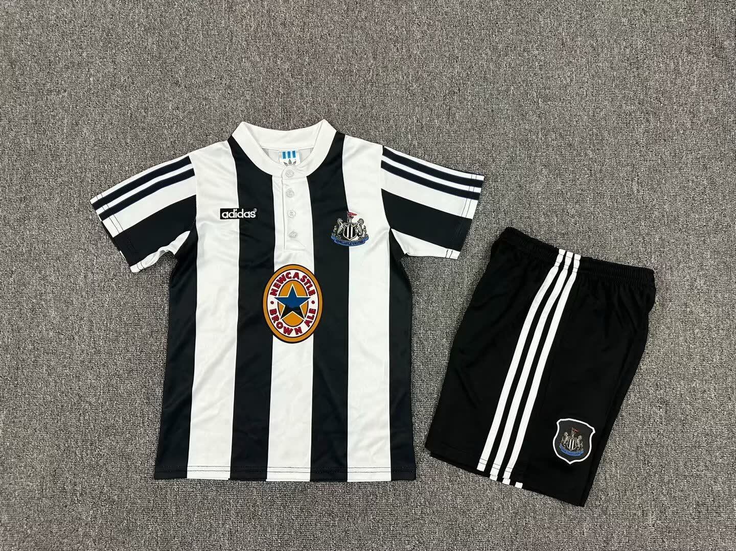 Retro Kids 95/97 Newcastle home size: 16-28