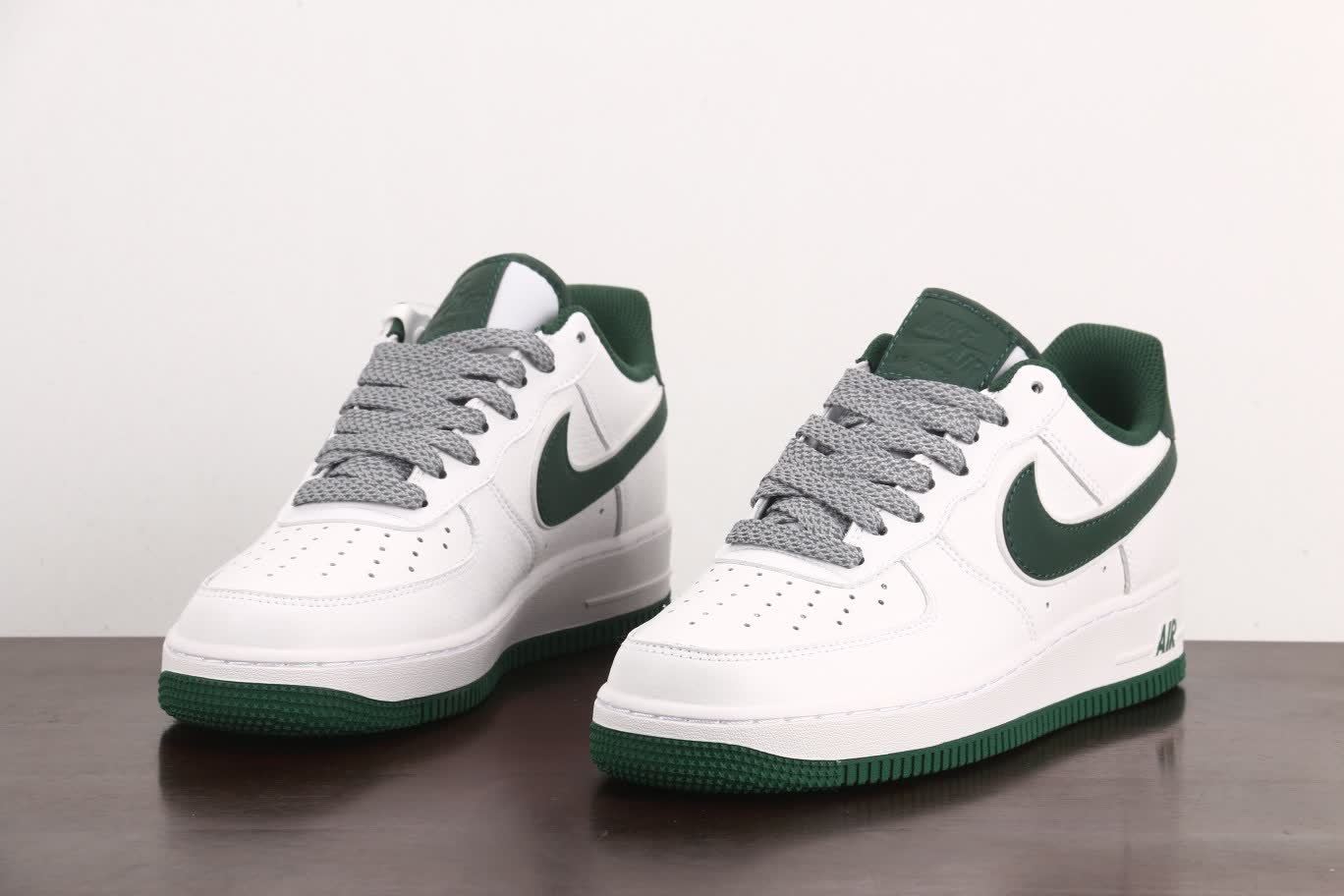 Air Force 1 '07 Low 3M White Green Original last and cardboard are used to create authentic Air Forc