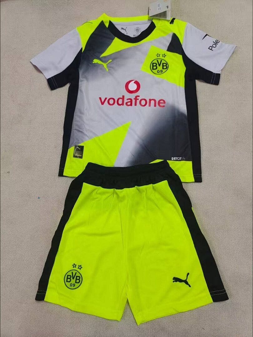 /26 Kids Dortmund away Size16-305