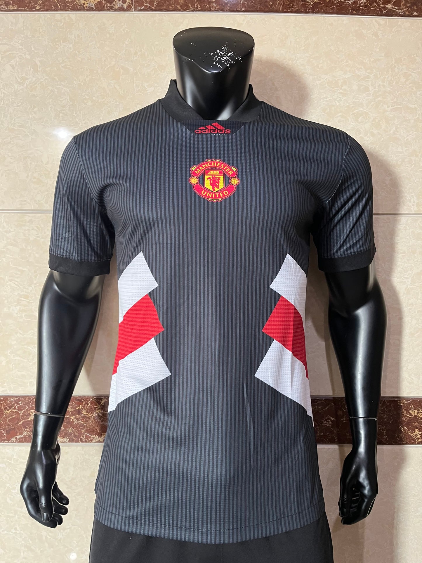 23-24 Manchester United Black Casual Player Edition