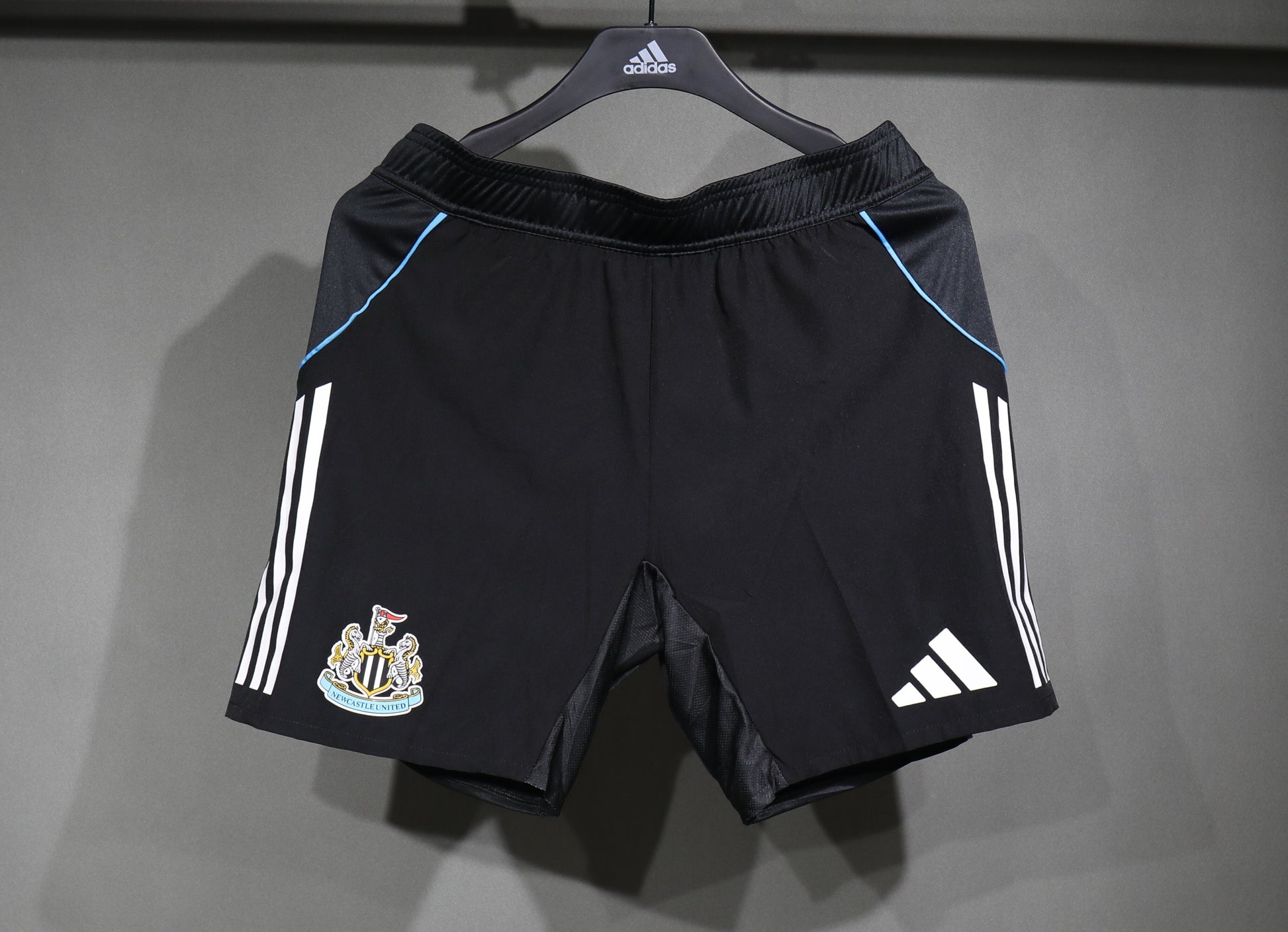 25/26 Newcastle home player shorts S-3XL