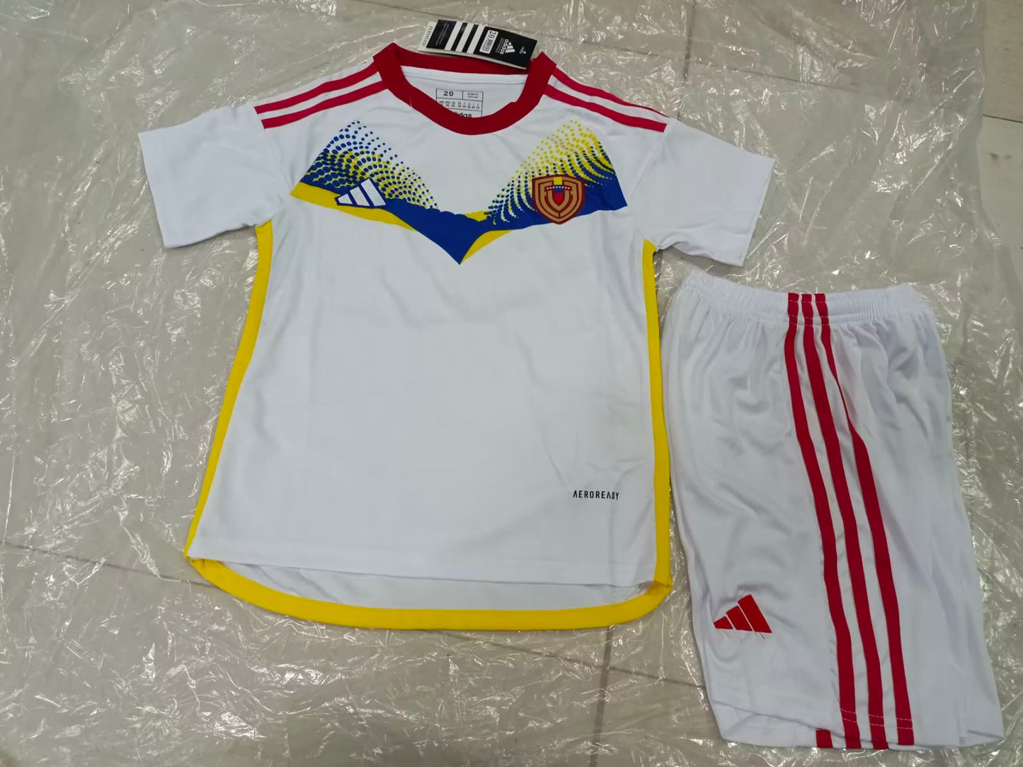 24/25 Kids Venezuela away Size: 16-28