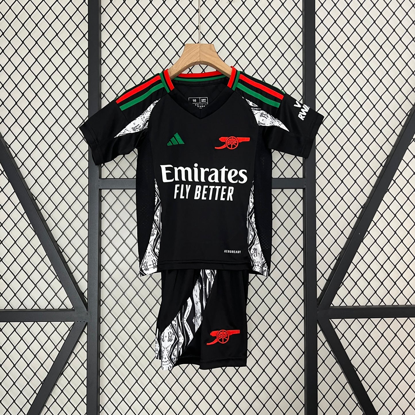 24/25 Kids Arsenal away Size: 16-28