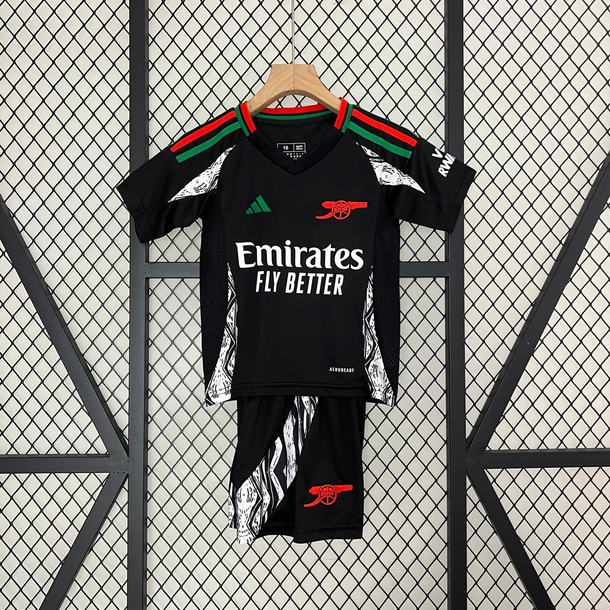 24/25 Kids Arsenal away Size: 16-28