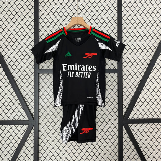 24/25 Kids Arsenal away Size: 16-28