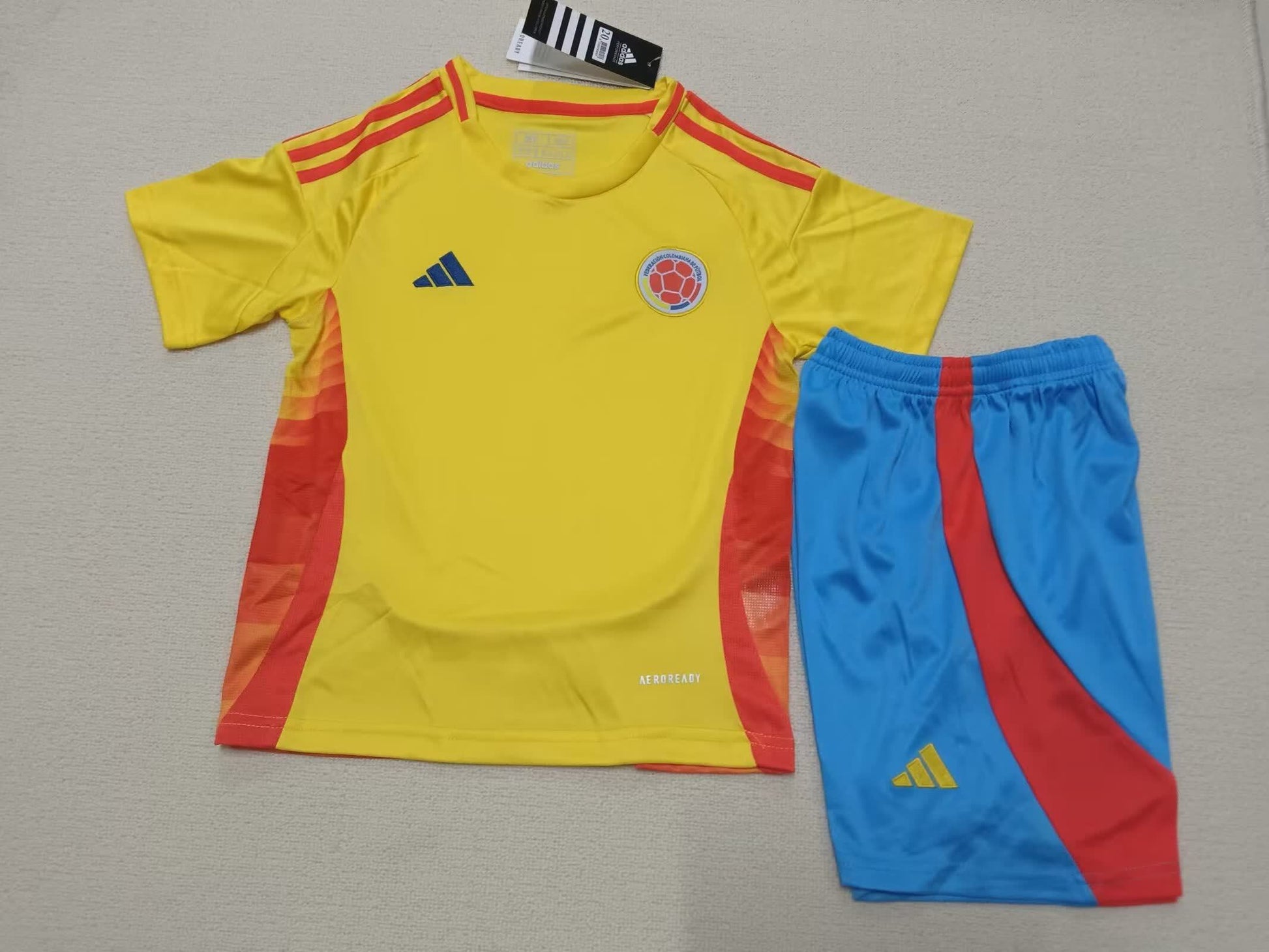 24/25 Kids Colombia Home Size: 16-28