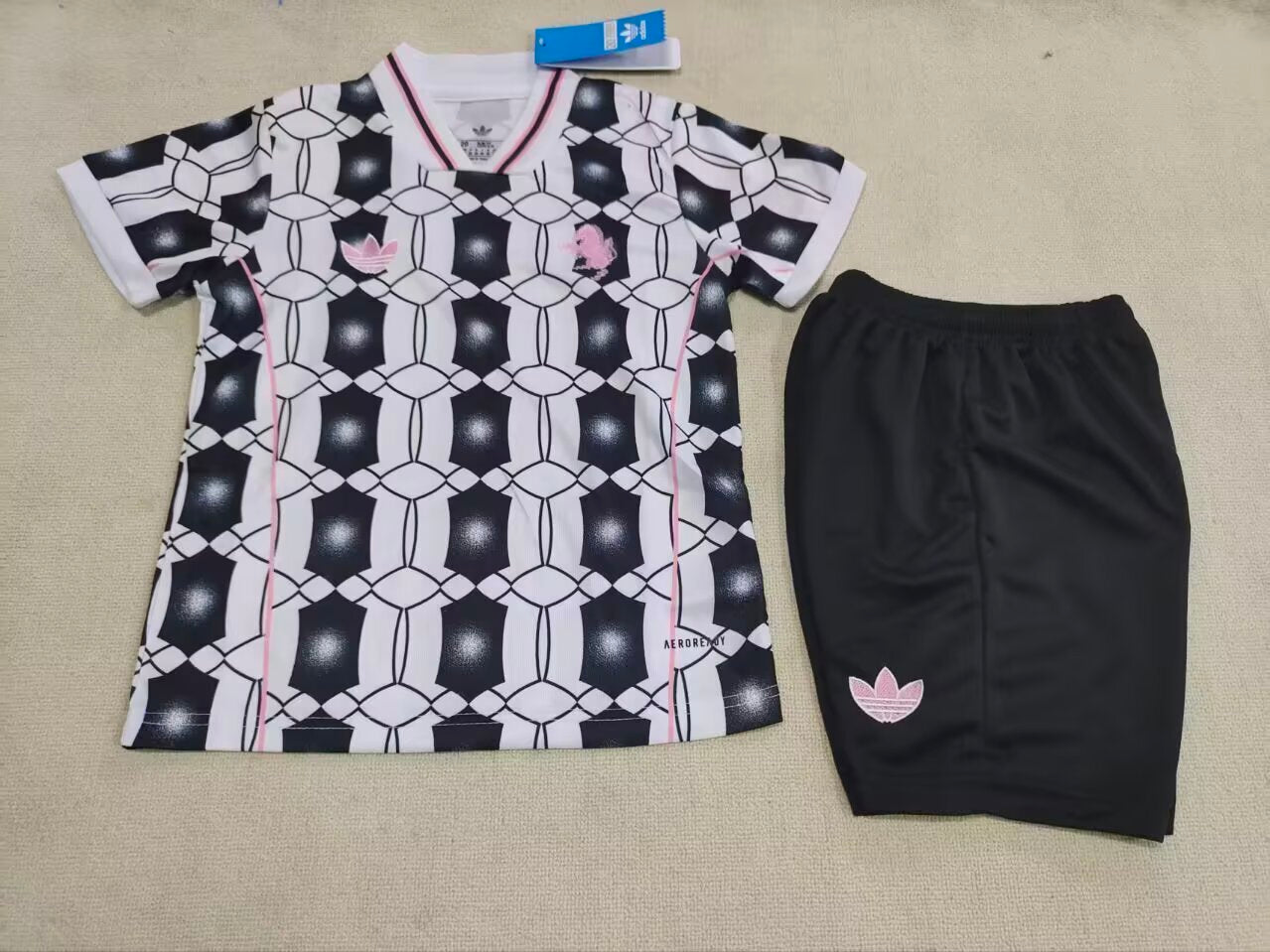 2025/26 Kids Juventus Retro Special Edition &amp; Size 16-30