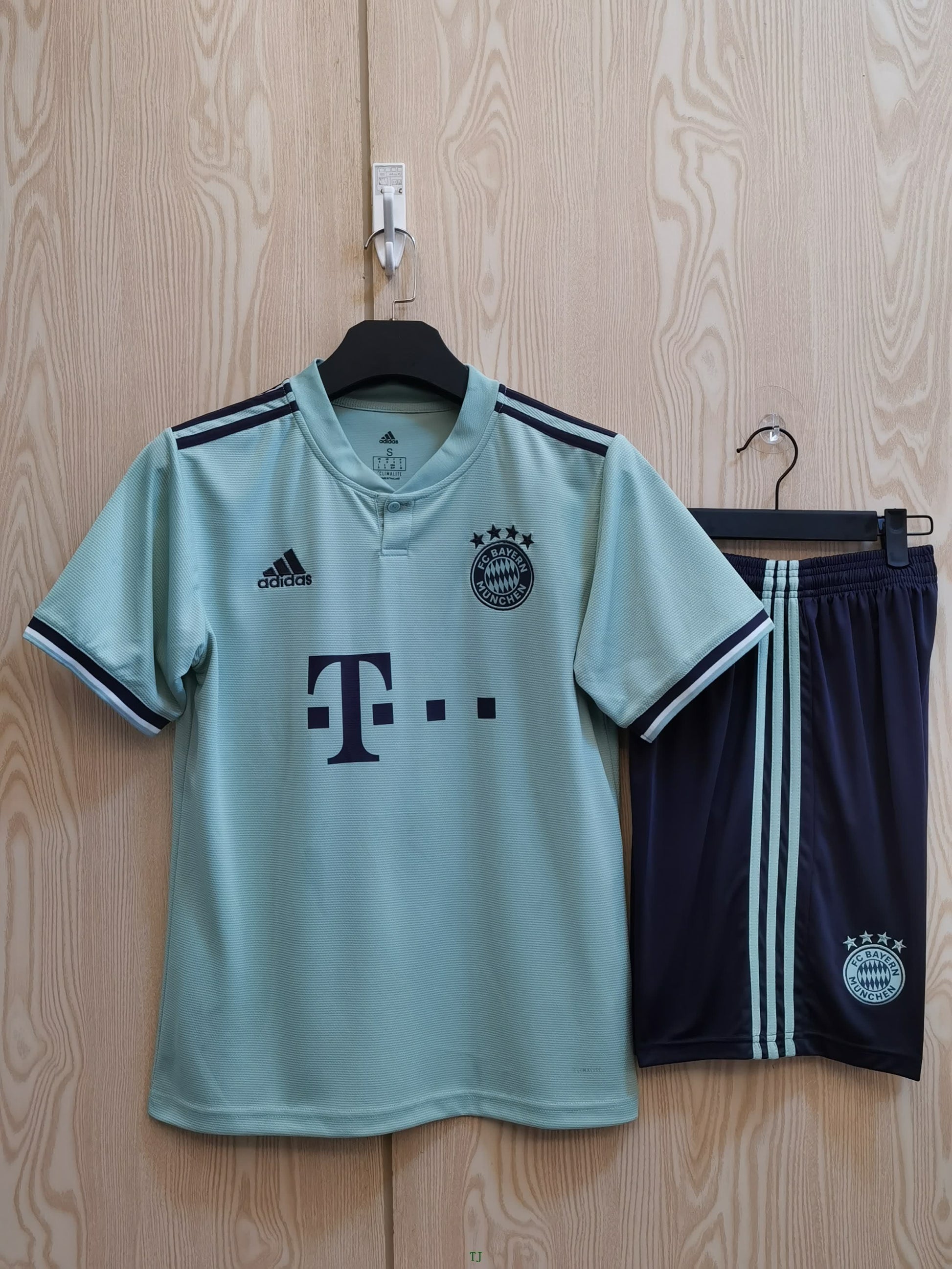 18/19 Bayern away