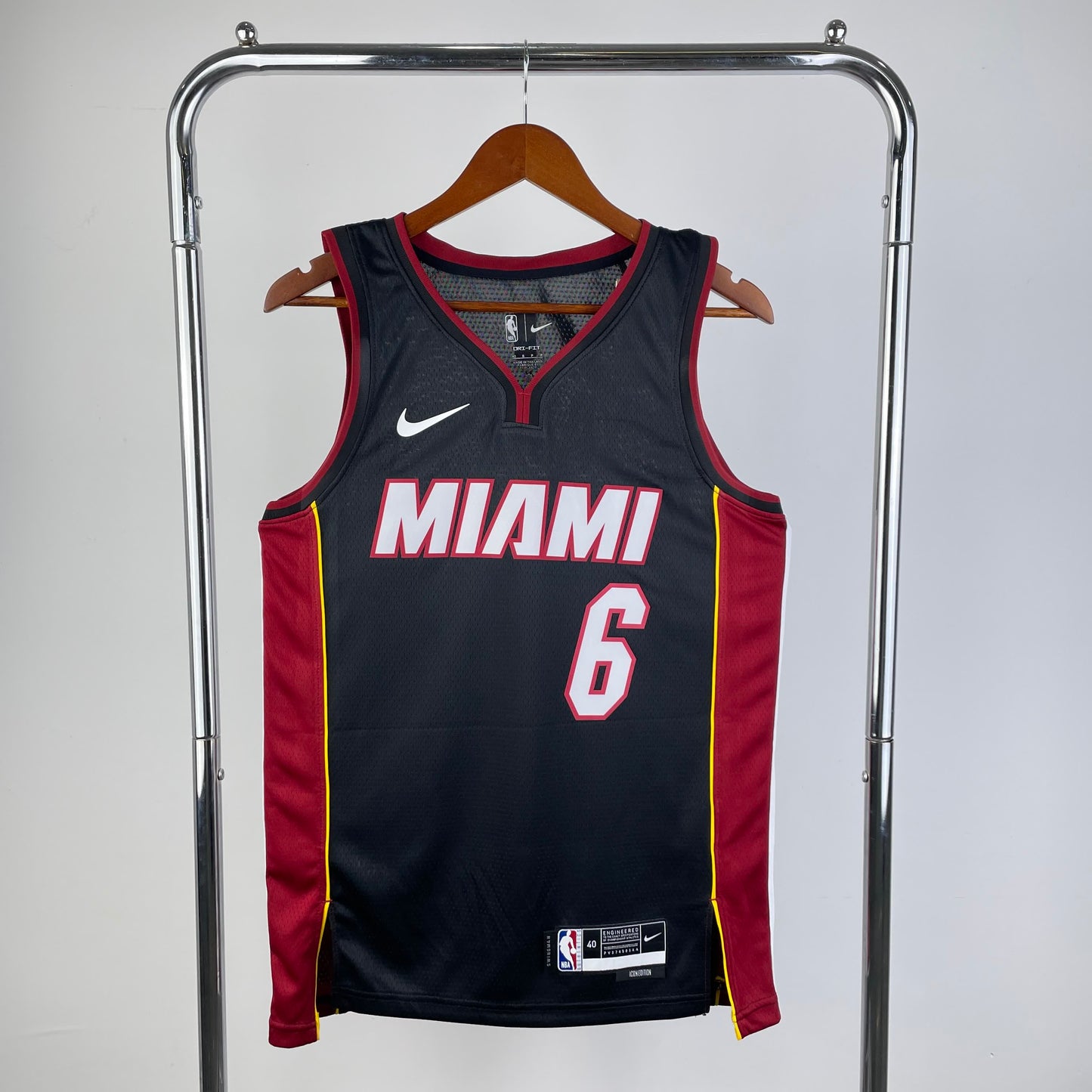23 Season Heat V-Neck Black 6 # James