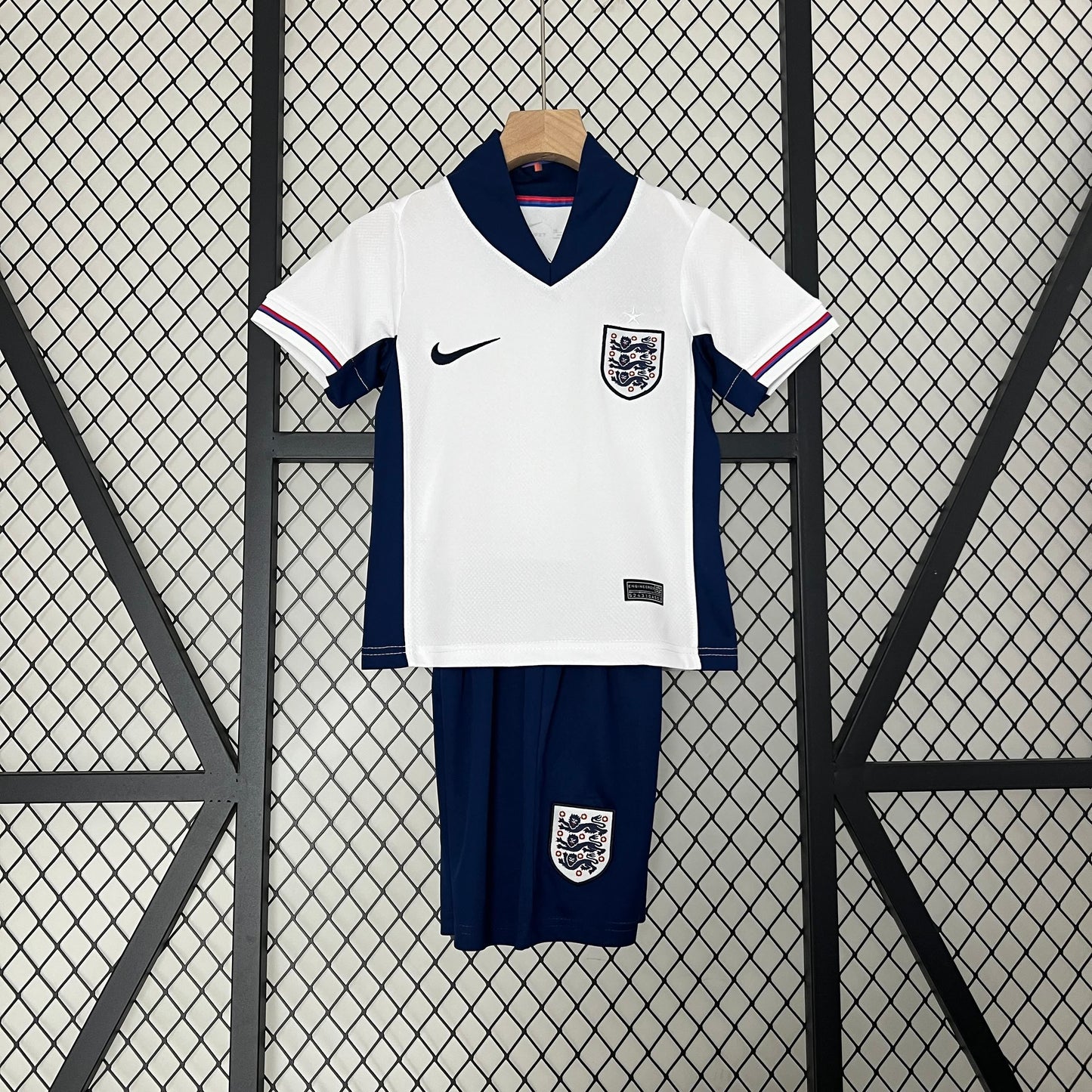 24/25 Kids England Home Size: 16-28