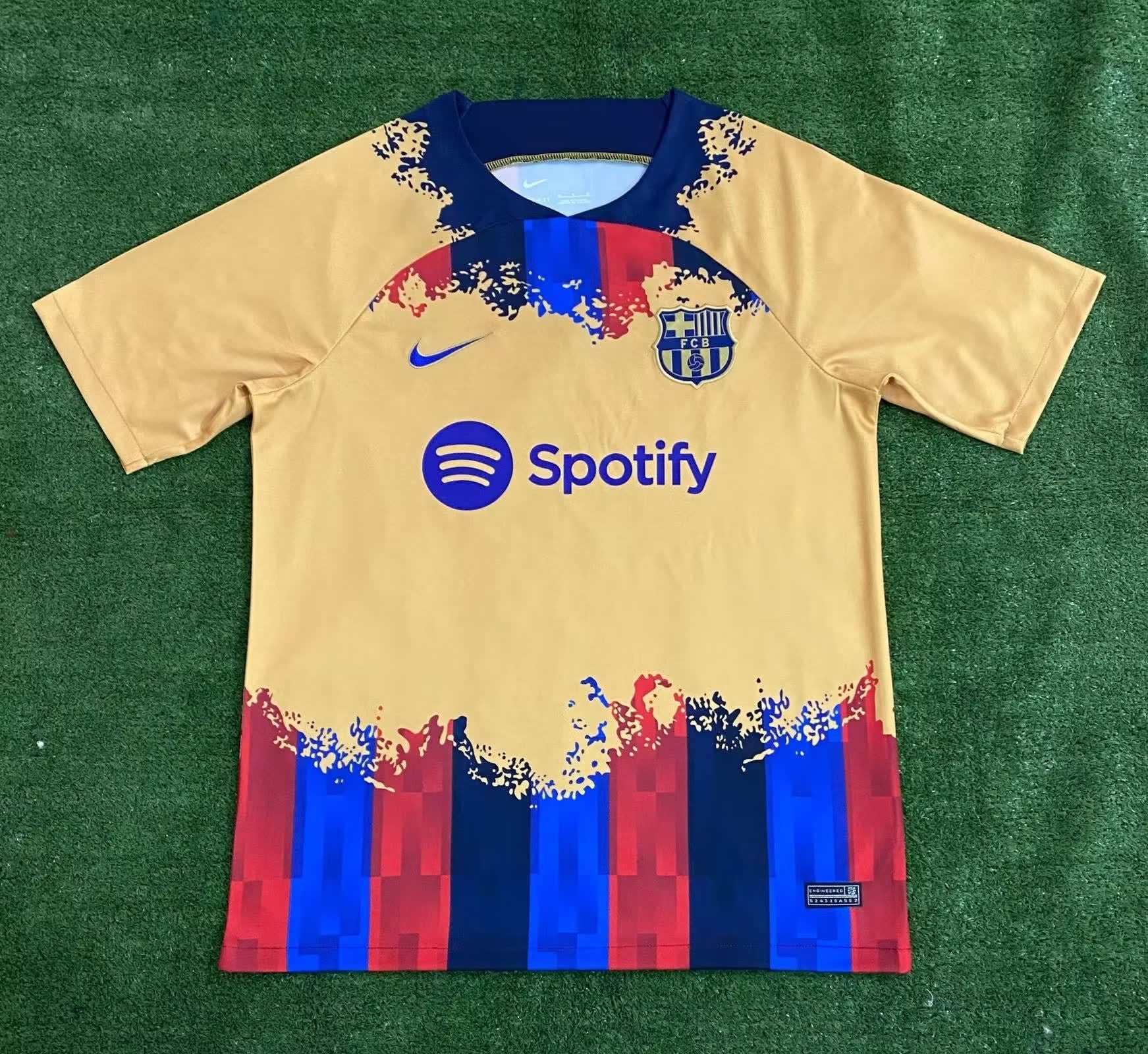 23/24 Barcelona beige training suit