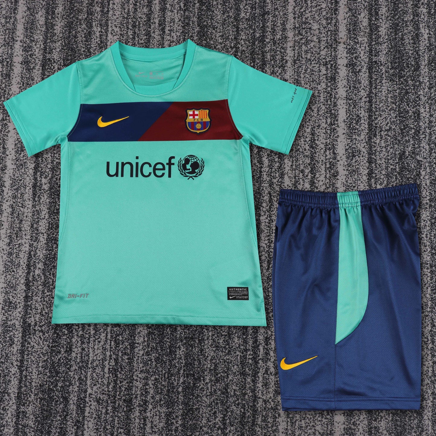 Retro Kids 2010/11 Barcelona away Size: 16-28